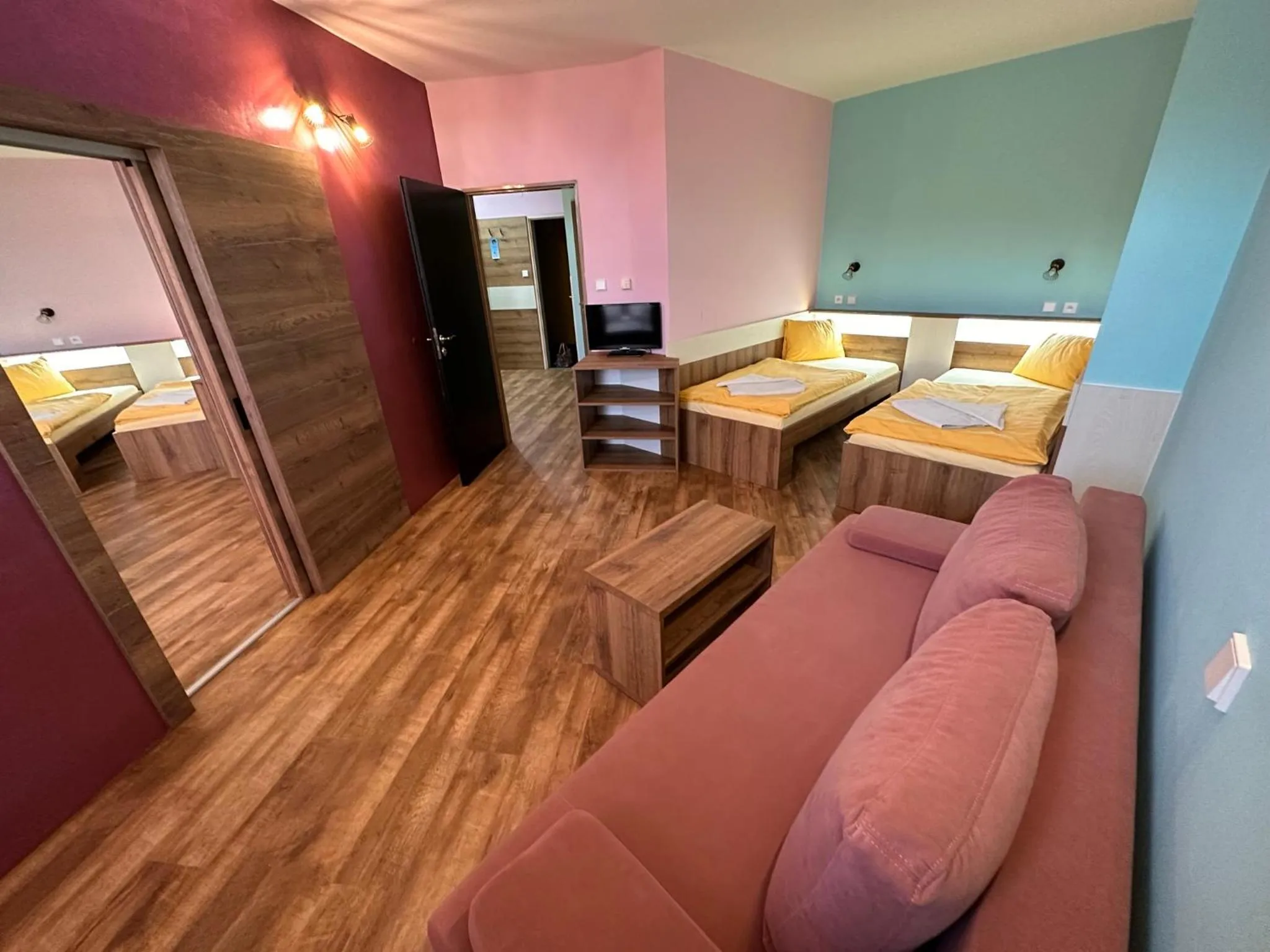 Photo of the whole room, Bed in Hotel N