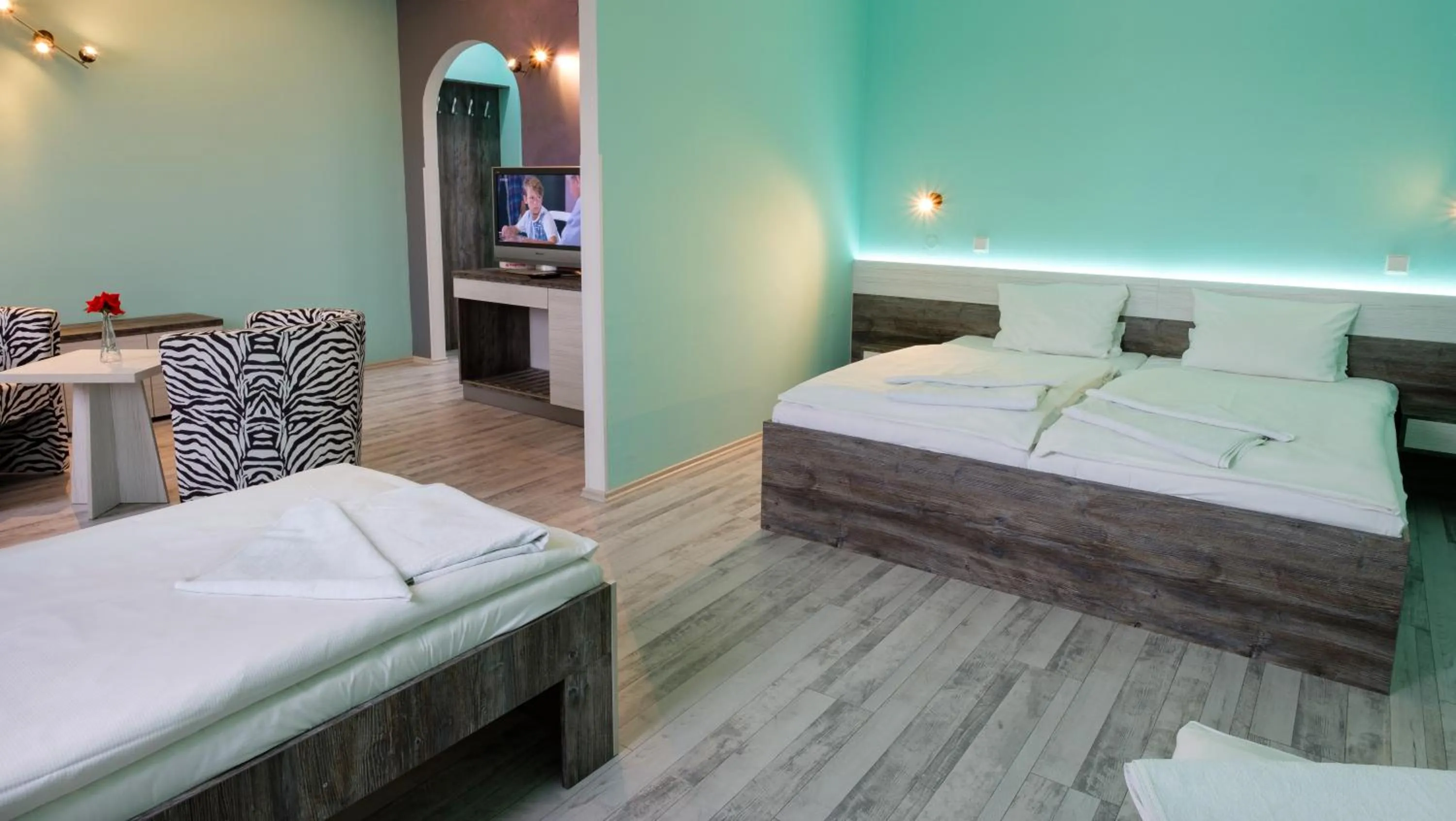 Photo of the whole room, Bed in Hotel N