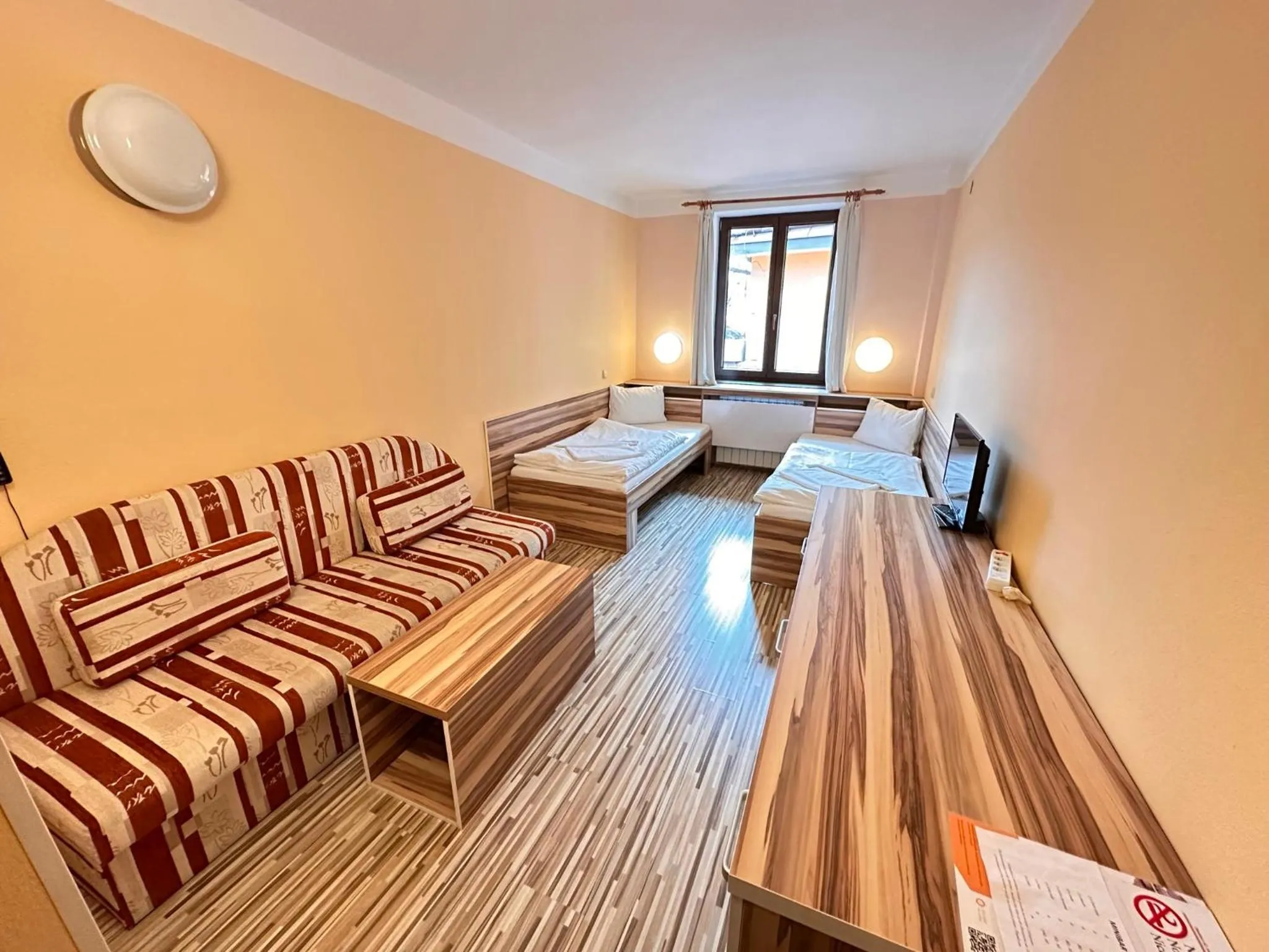 Photo of the whole room, Bed in Hotel N