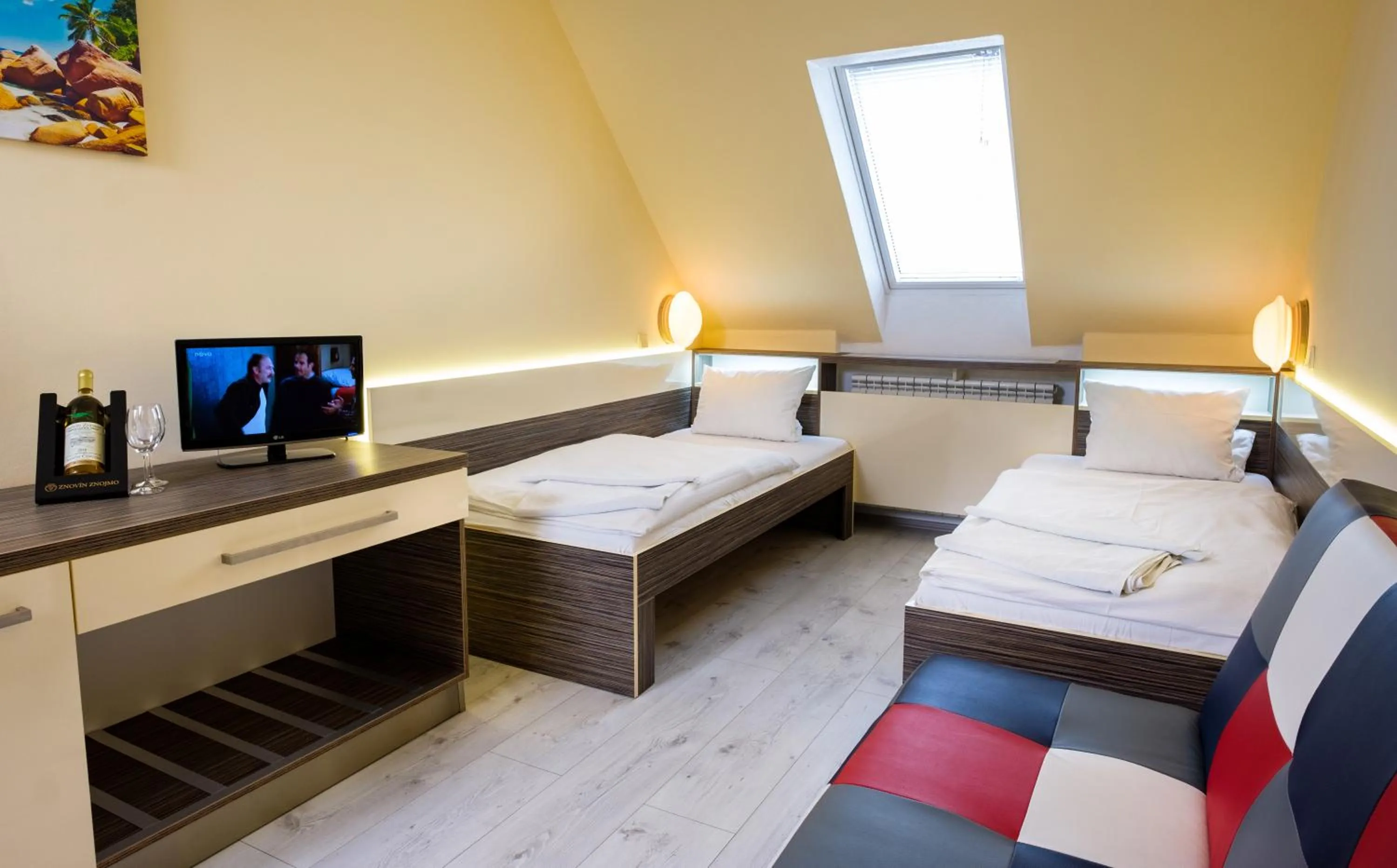 Bedroom, Bed in Hotel N