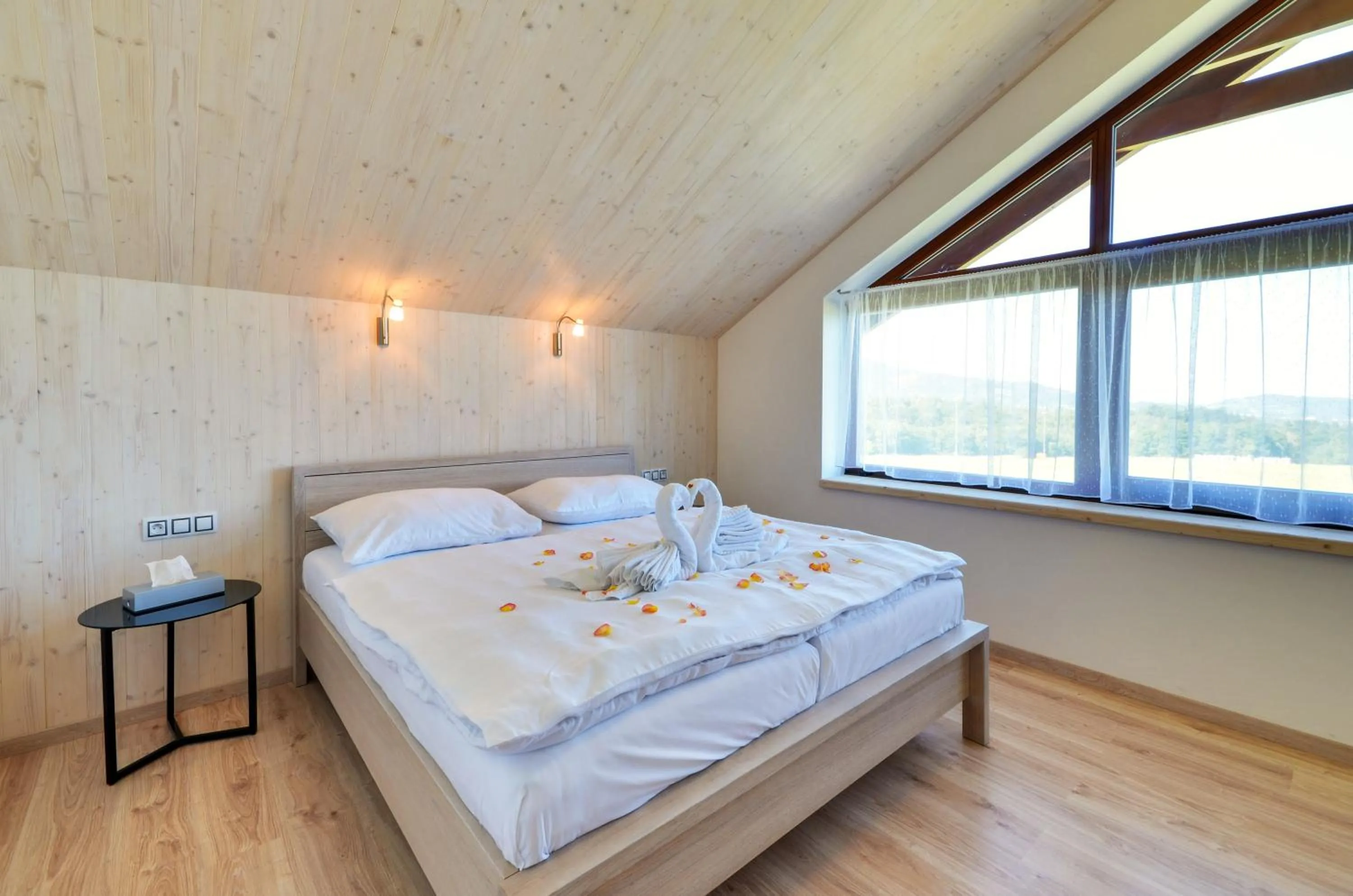 Bed in Green Inn Hotel