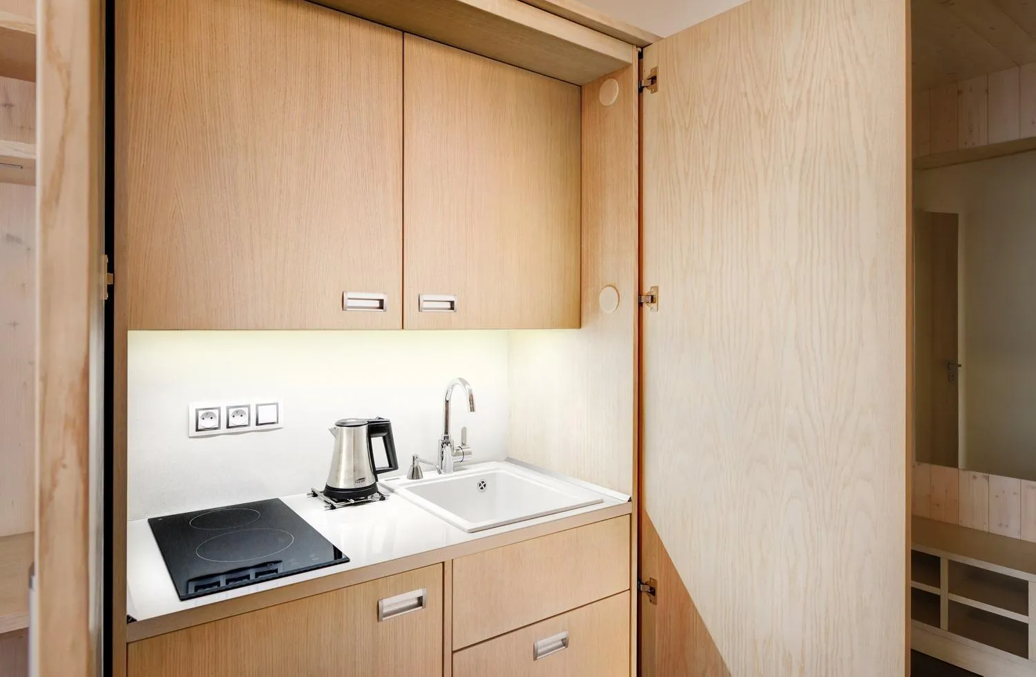 Kitchen or kitchenette in Green Inn Hotel