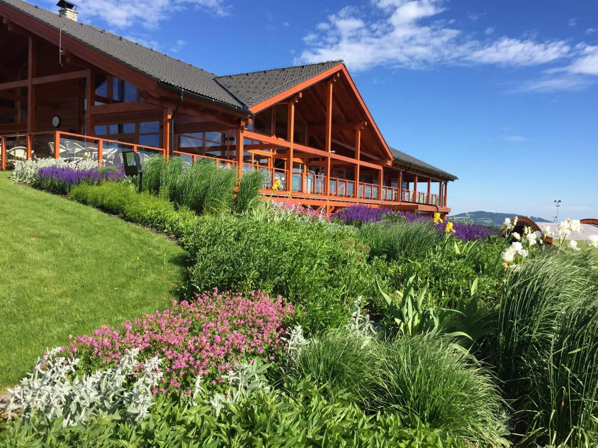 Restaurant/places to eat in Green Inn Hotel