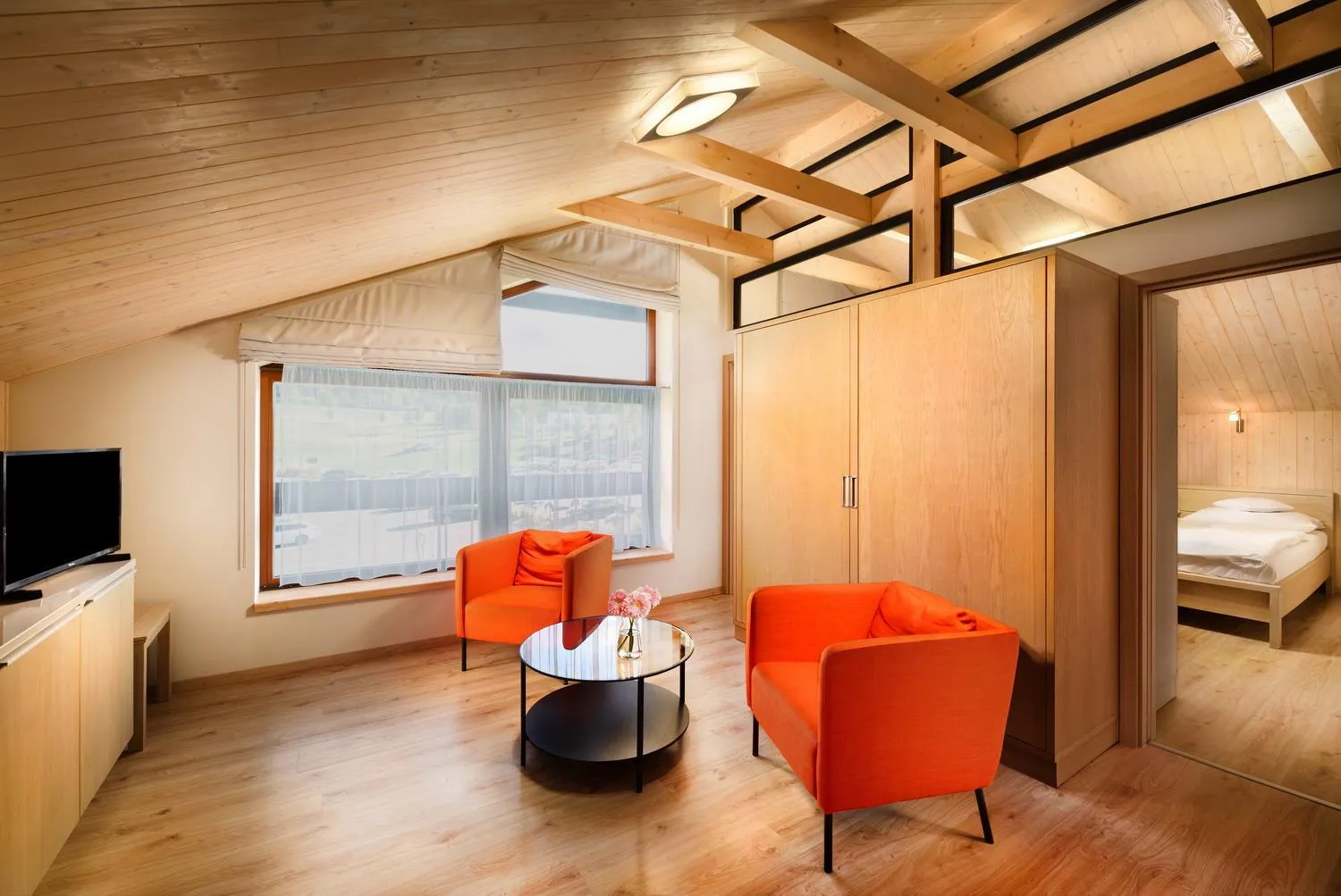 Living room, Bed in Green Inn Hotel