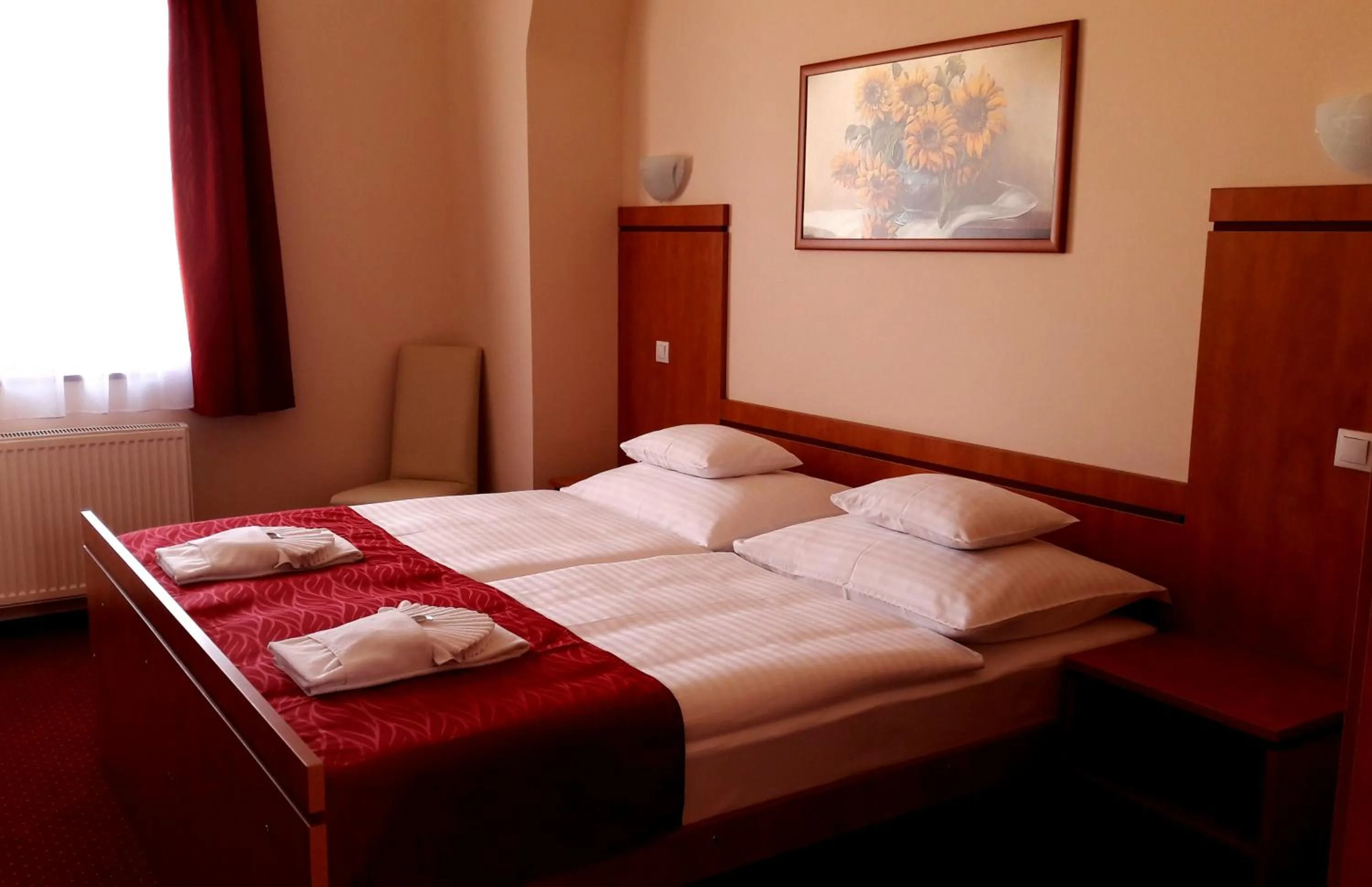 Bedroom, Bed in Diana Club Hotel