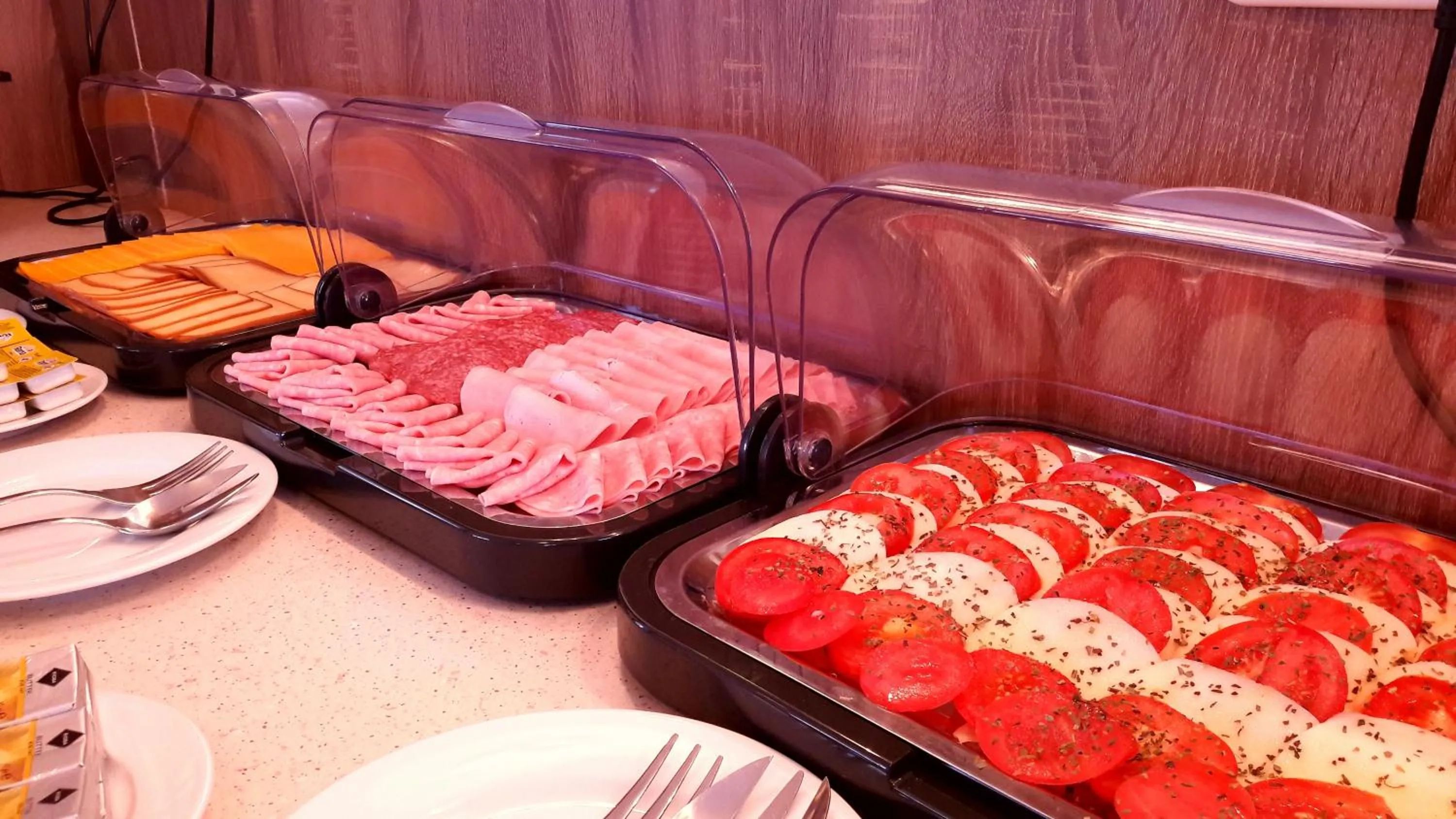 Food and drinks in Diana Club Hotel