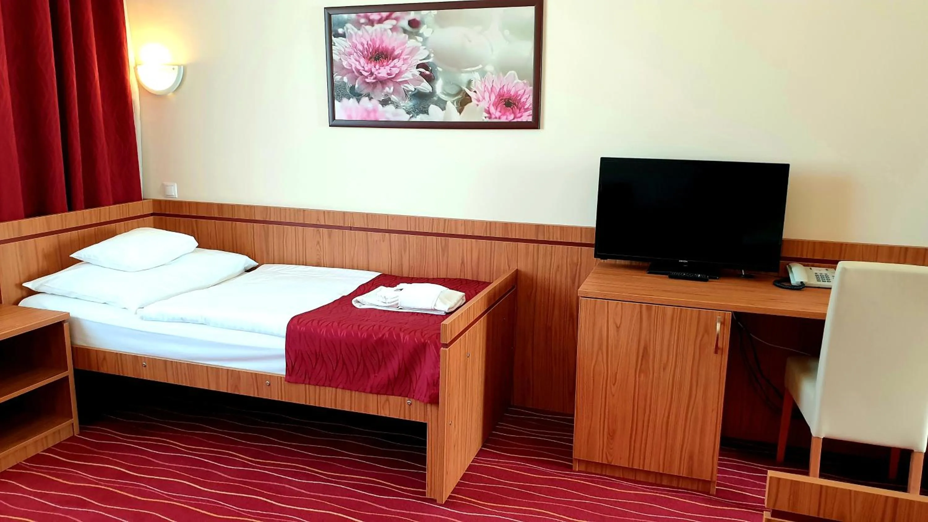 Bed in Diana Club Hotel