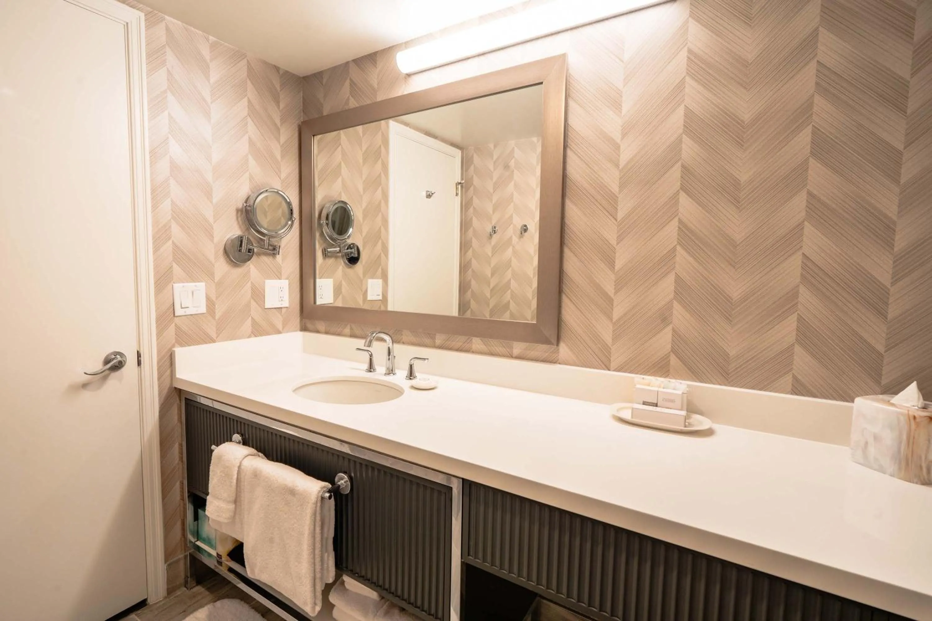 Bathroom in La Grande Residence at the Sutton Place Hotel