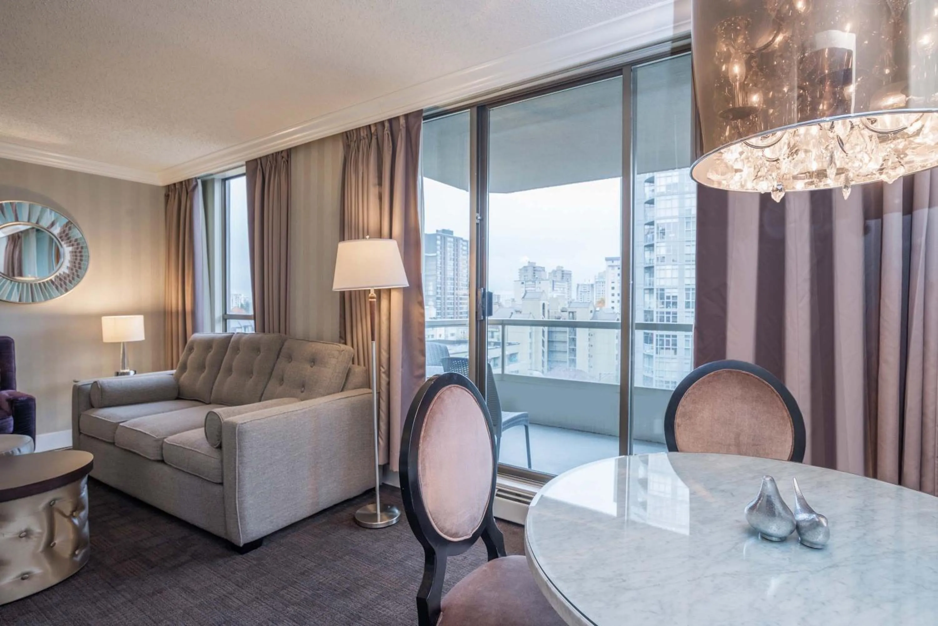 Photo of the whole room, Bed in La Grande Residence at the Sutton Place Hotel