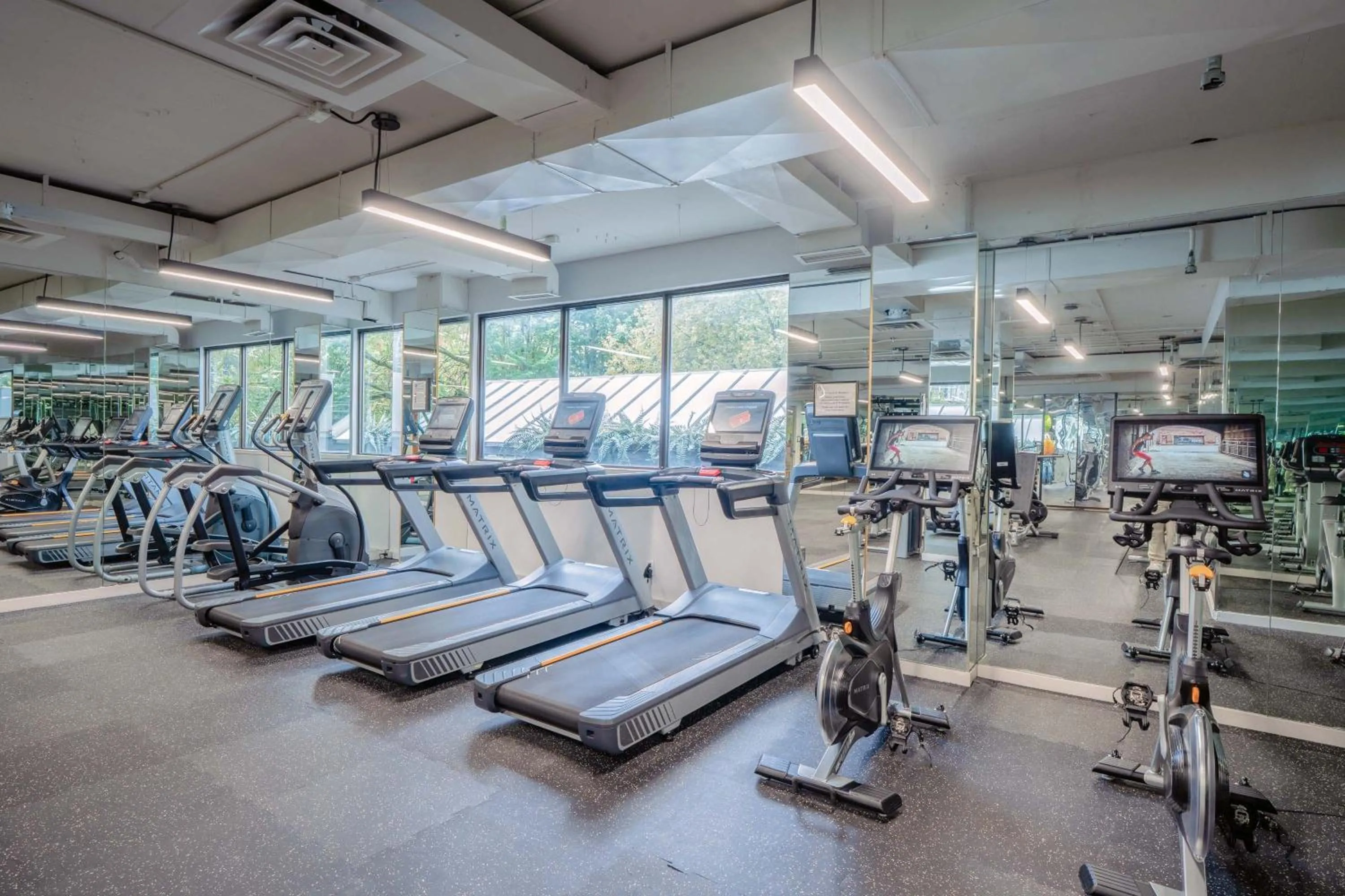 Fitness centre/facilities in La Grande Residence at the Sutton Place Hotel