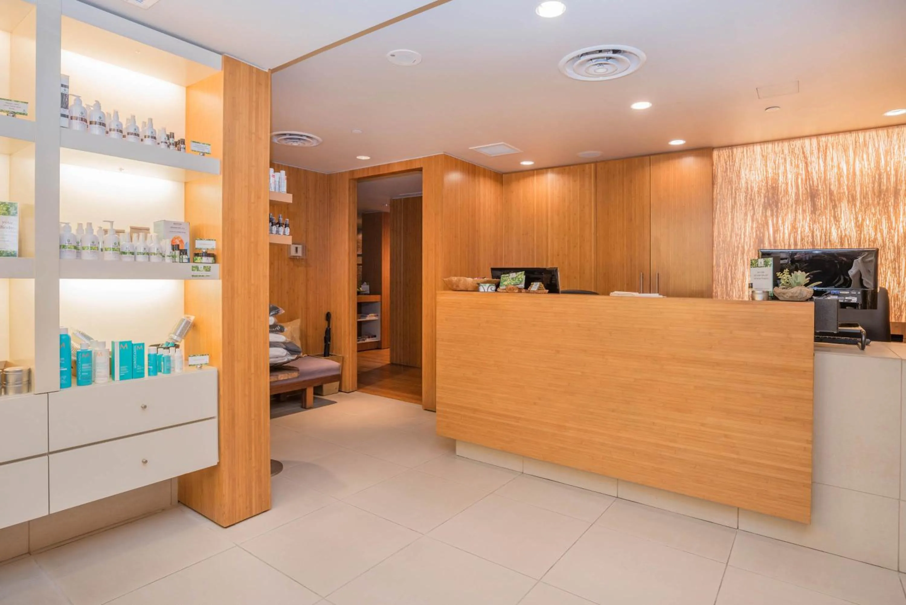 Spa and wellness centre/facilities in La Grande Residence at the Sutton Place Hotel