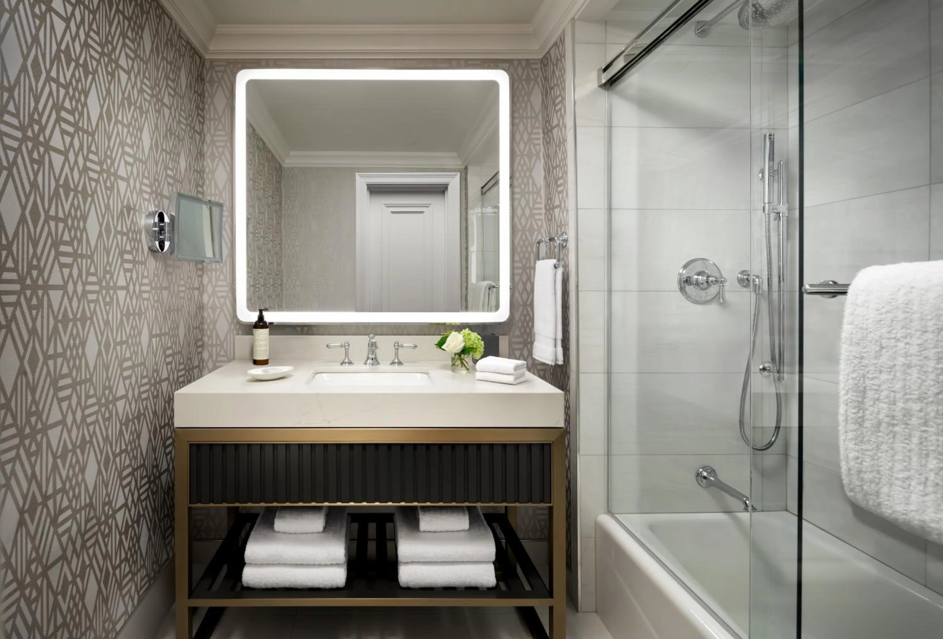 Bathroom in Fairmont Hotel Macdonald