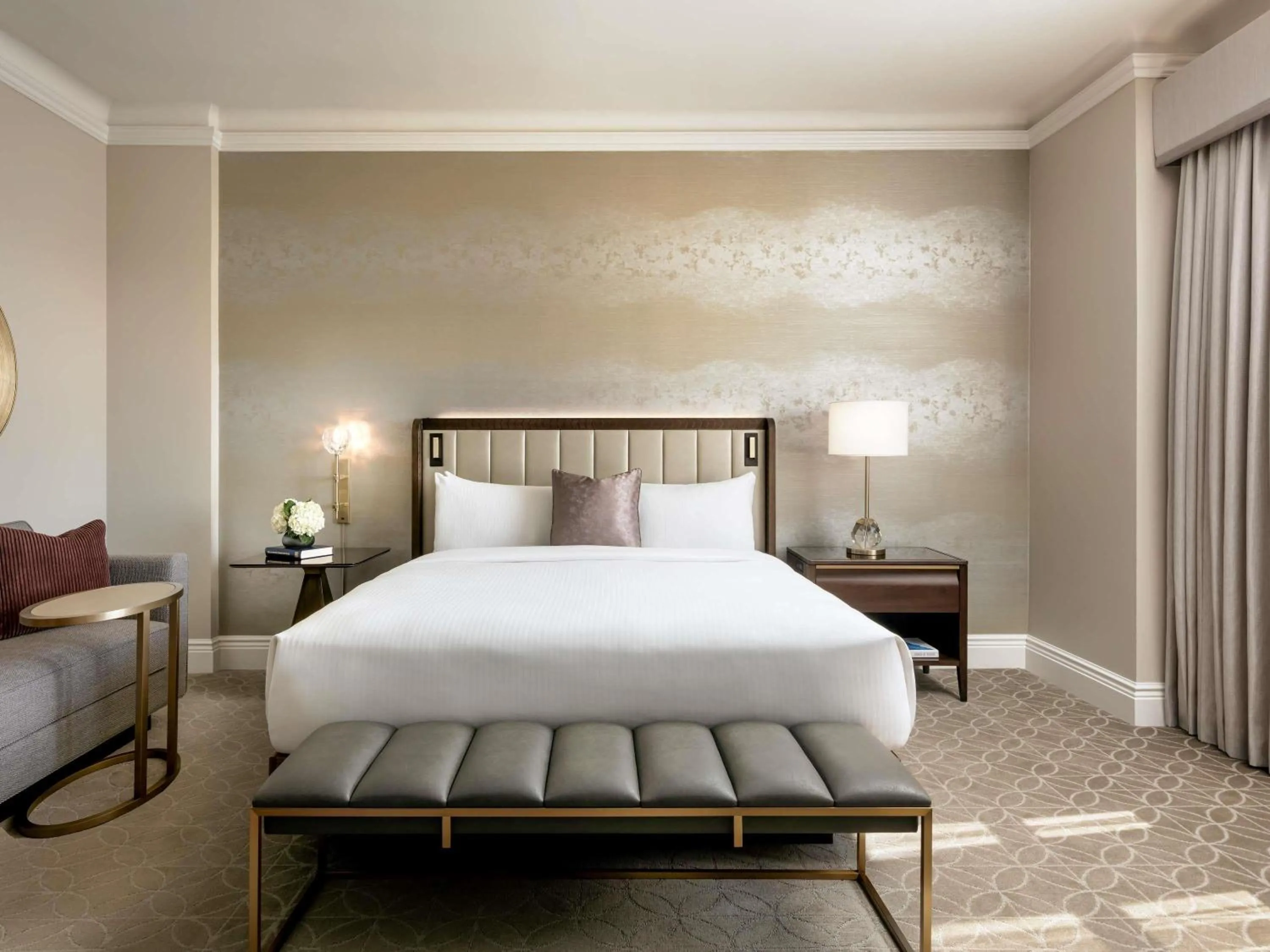 Bedroom, Bed in Fairmont Hotel Macdonald