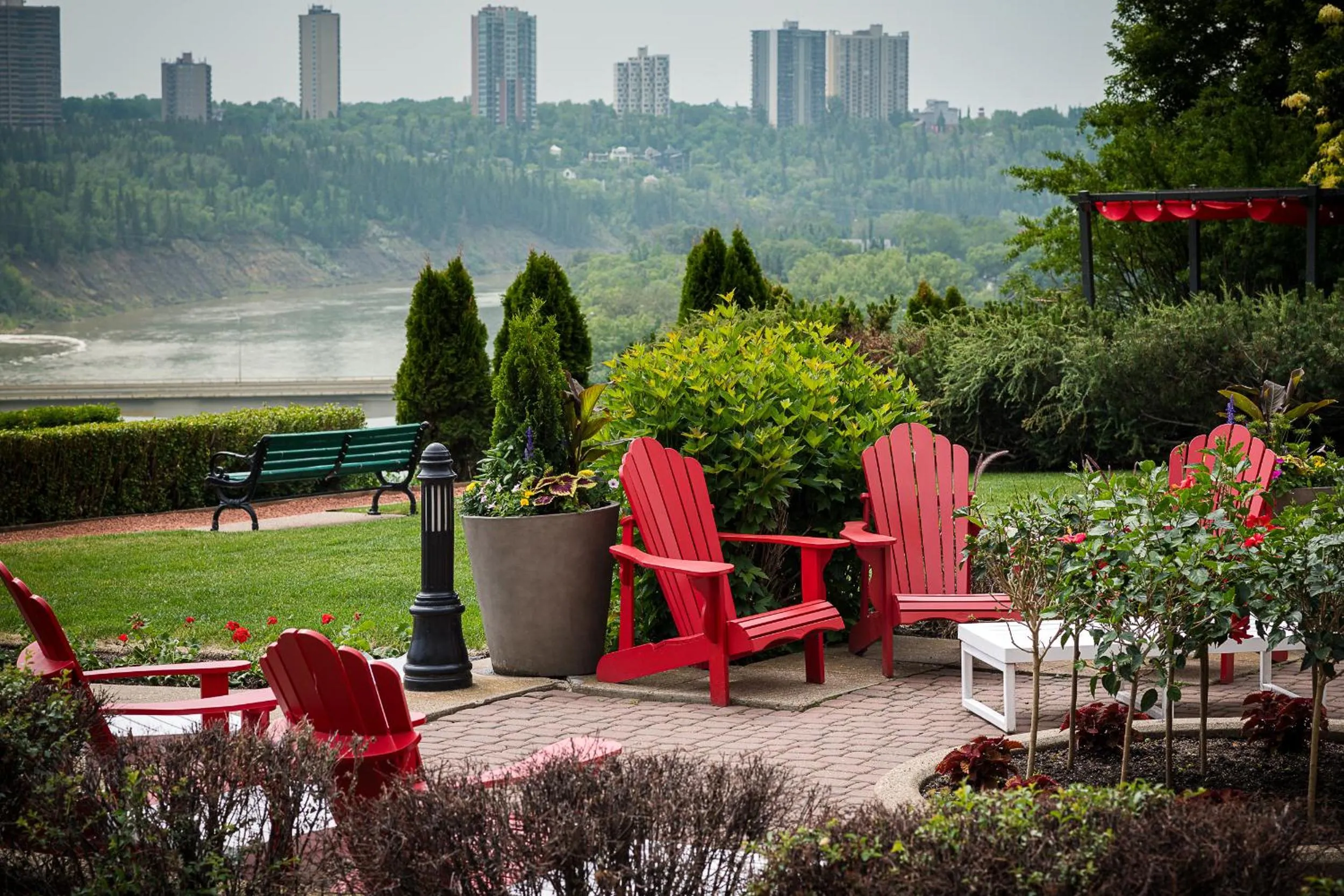 Garden in Fairmont Hotel Macdonald