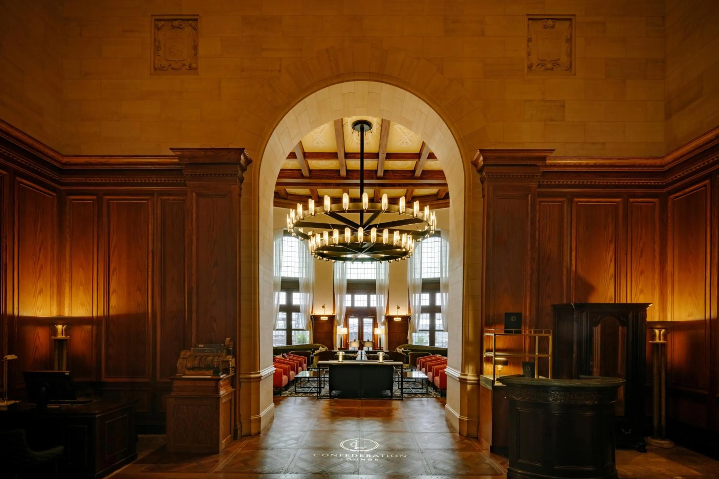 Lounge or bar in Fairmont Hotel Macdonald