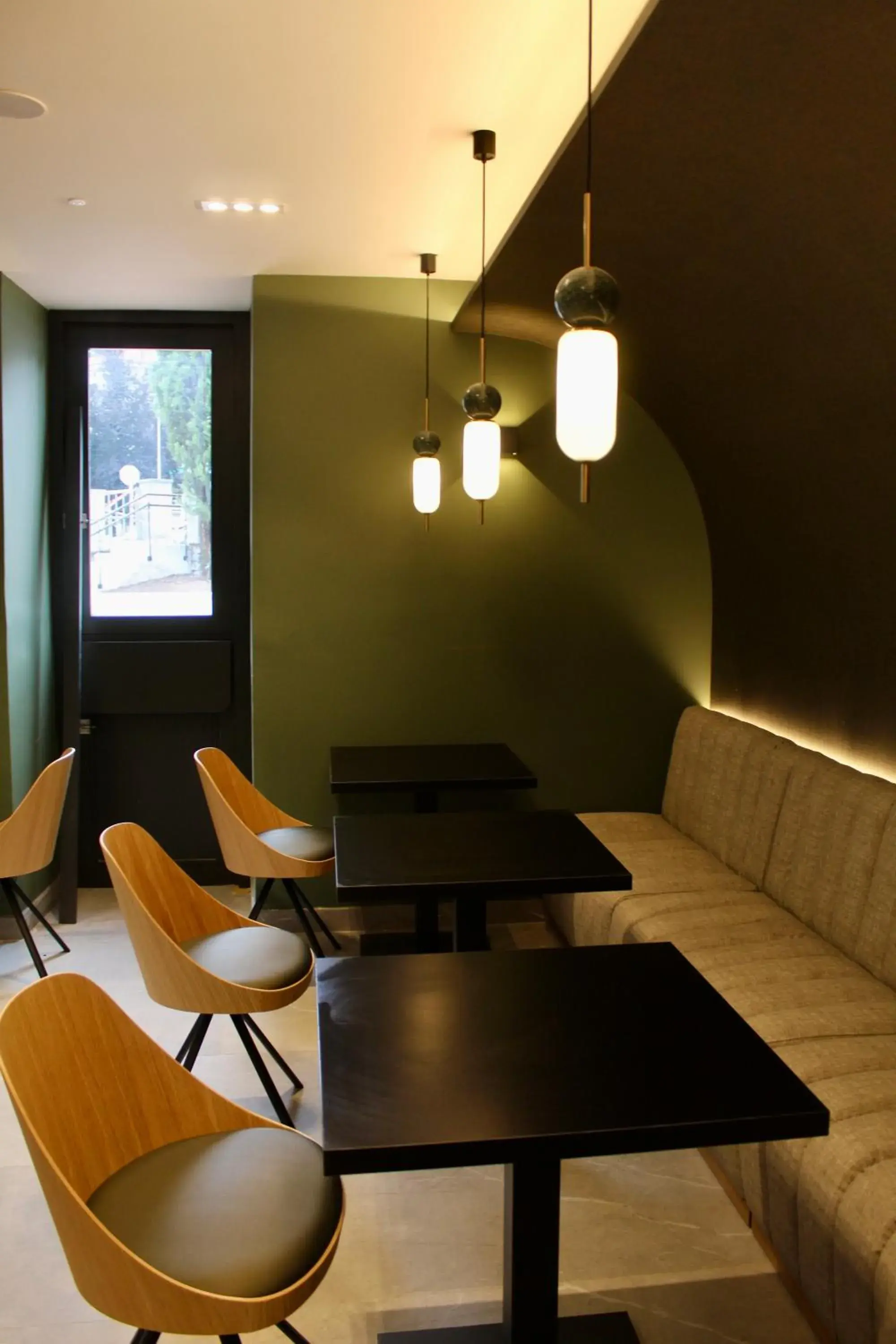 Restaurant/places to eat in Mondragon Hotela Restaurant/places to eat in Mondragon Hotela