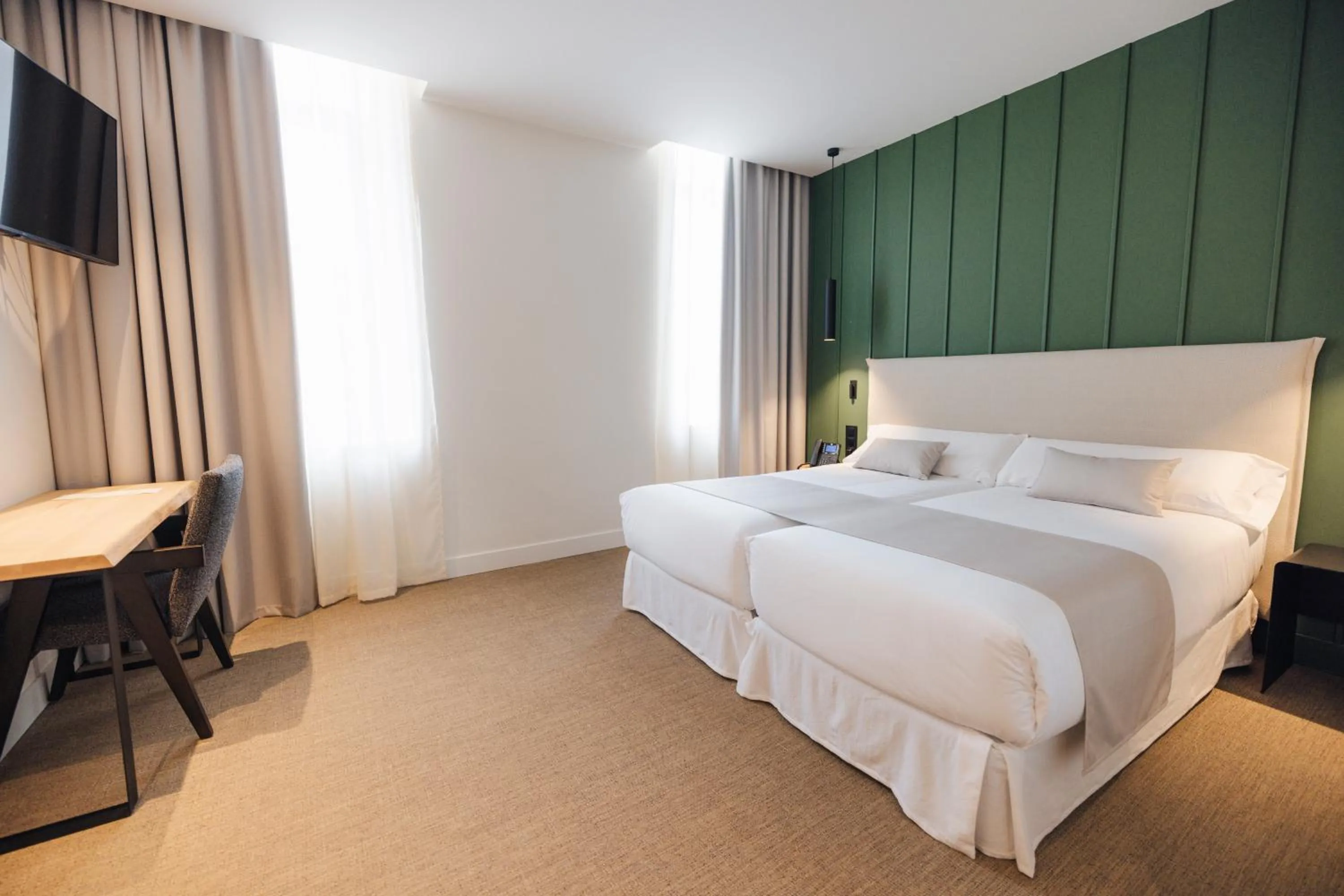 Bed in Mondragon Hotela