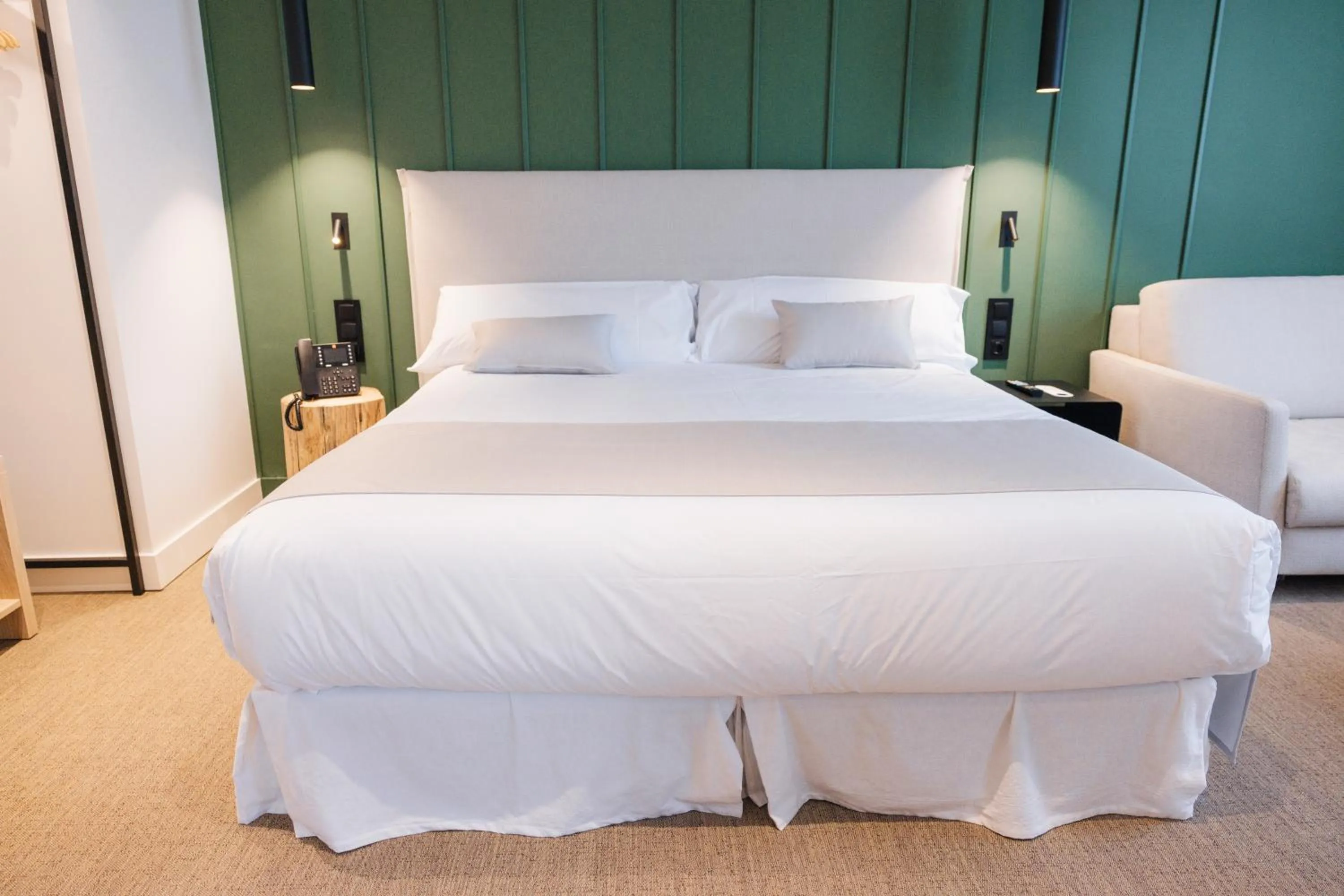 Bed in Mondragon Hotela