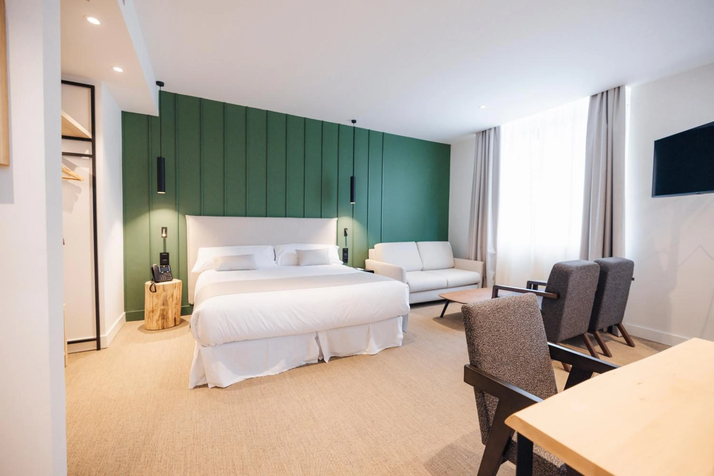 Bed in Mondragon Hotela