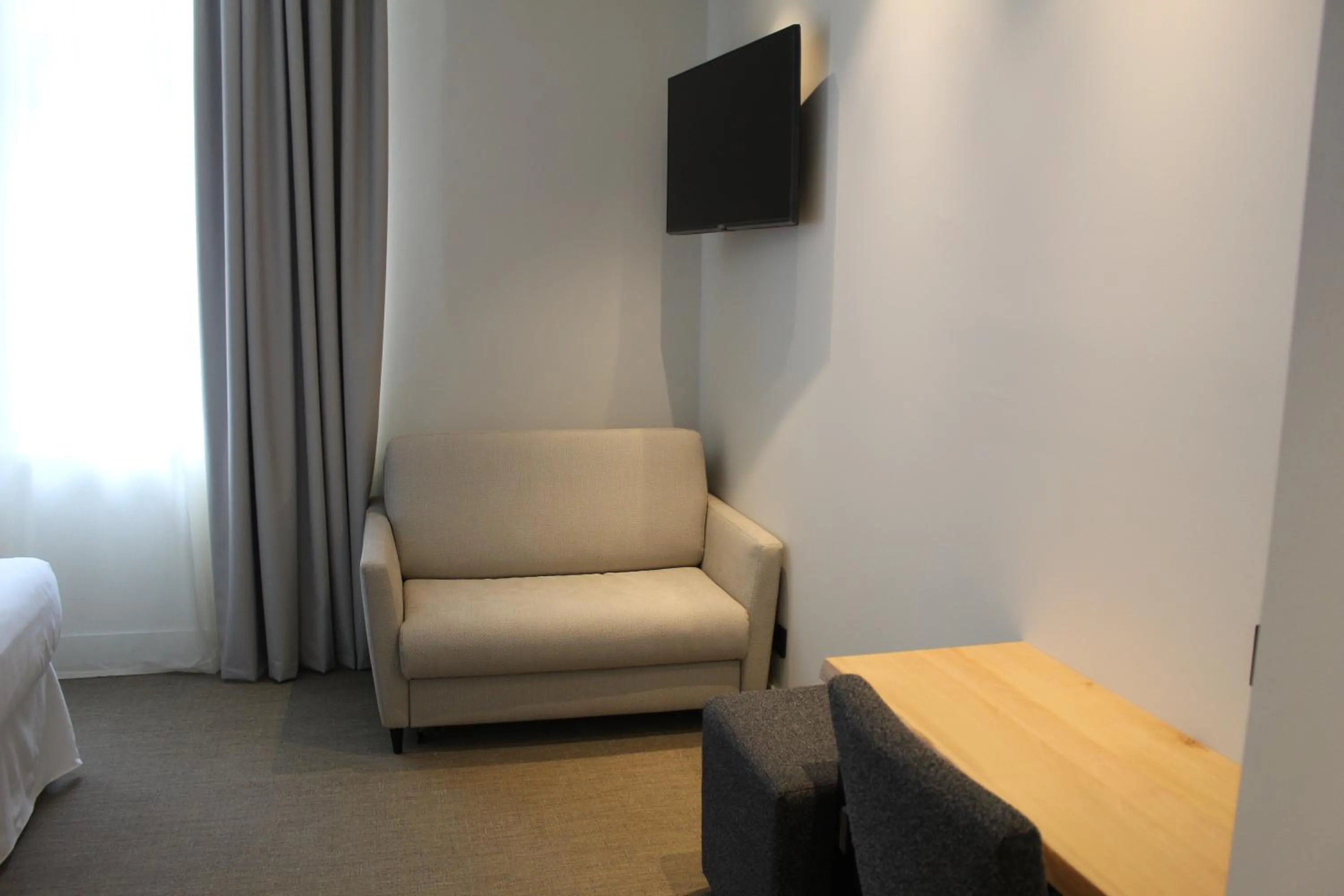 Bed in Mondragon Hotela