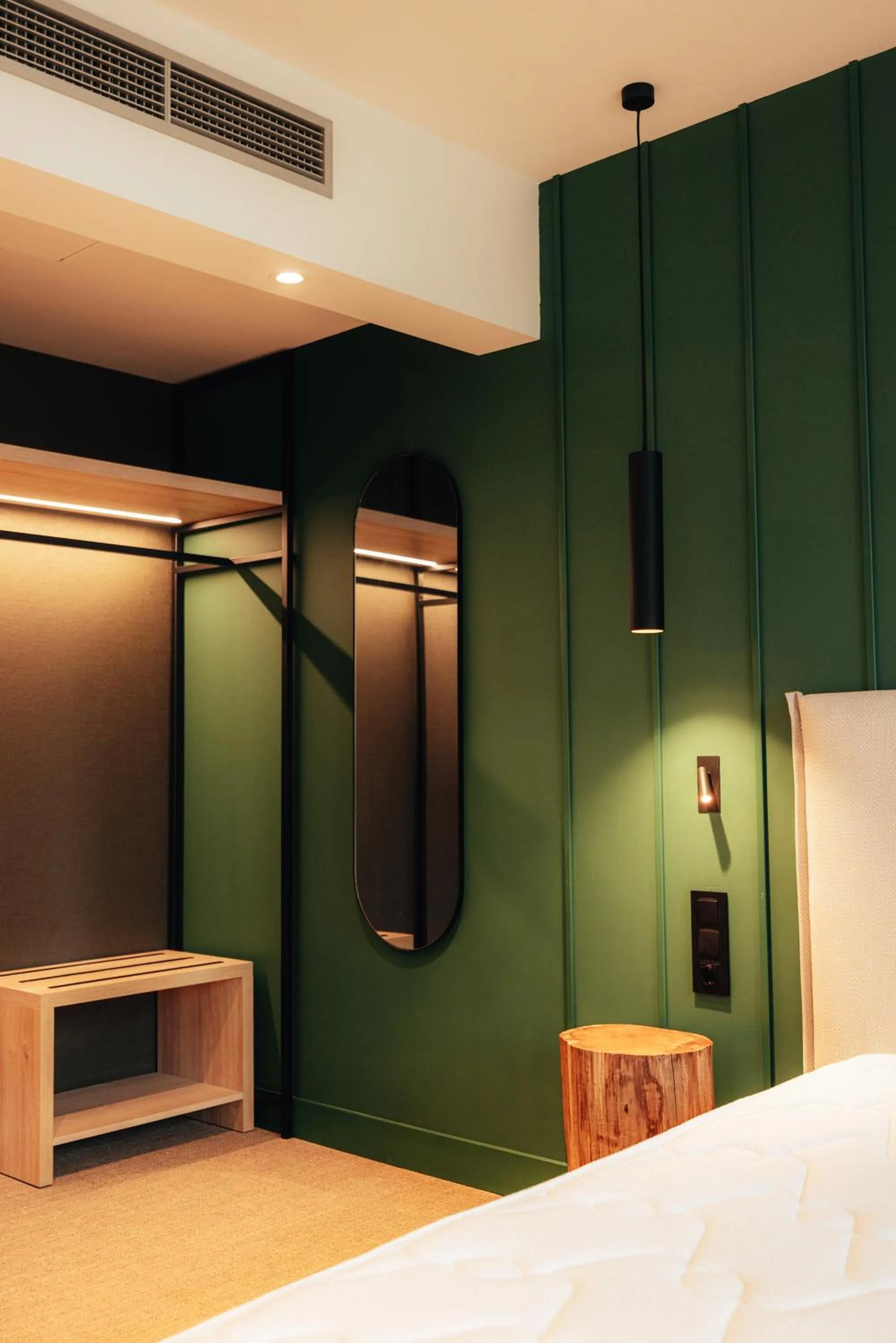 Bedroom in Mondragon Hotela