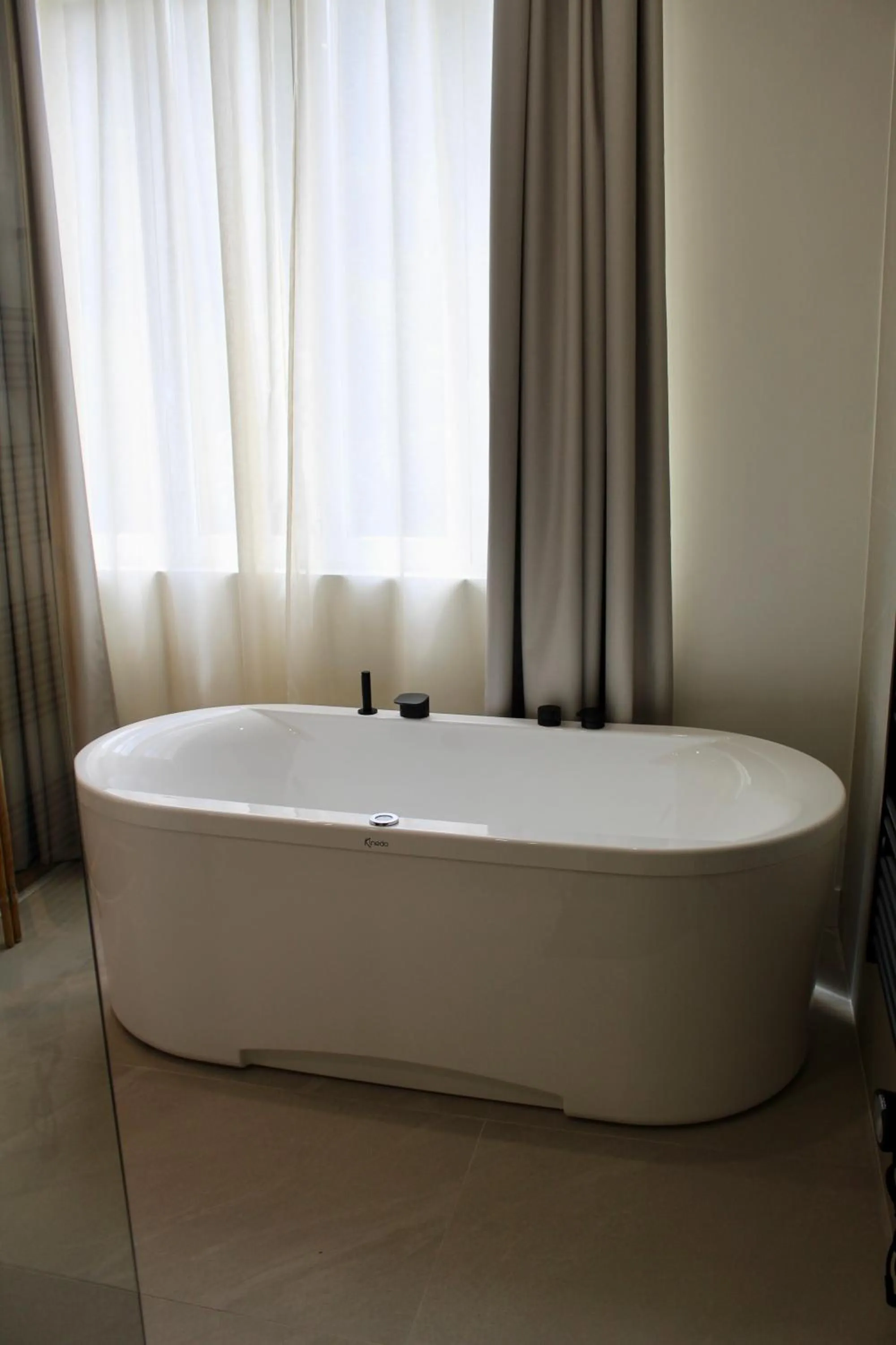 Bath in Mondragon Hotela