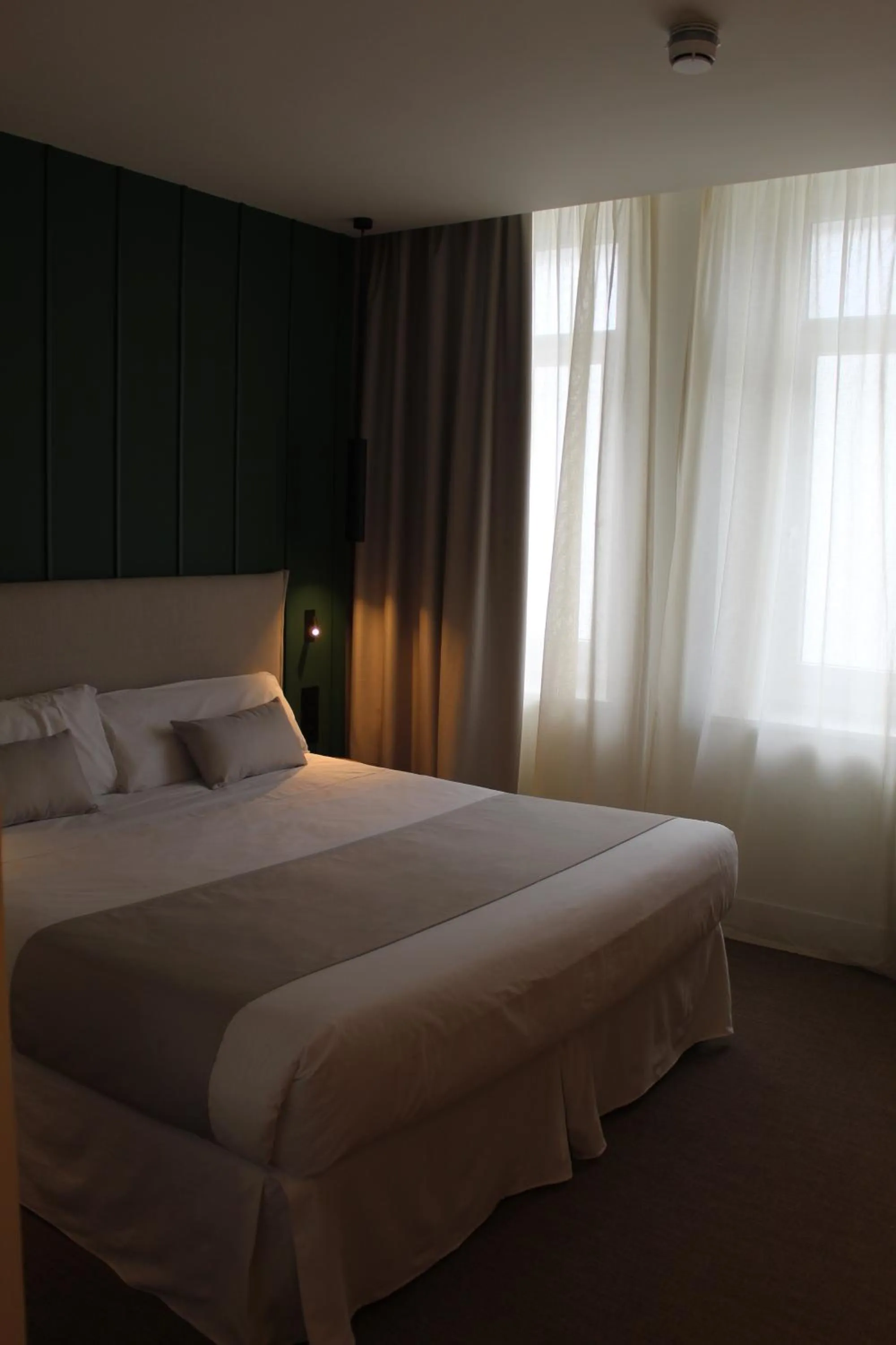 Bed in Mondragon Hotela