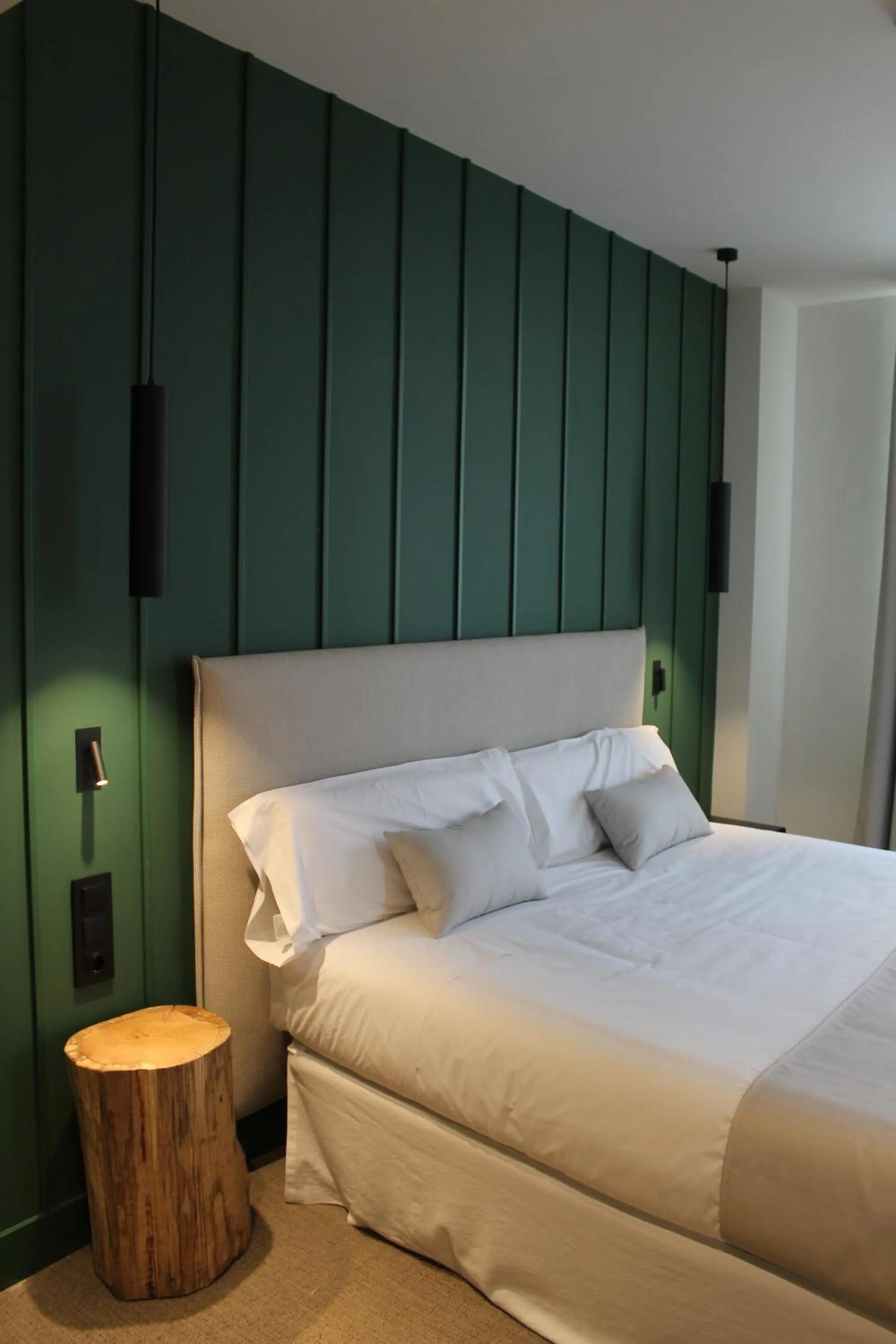 Bed in Mondragon Hotela