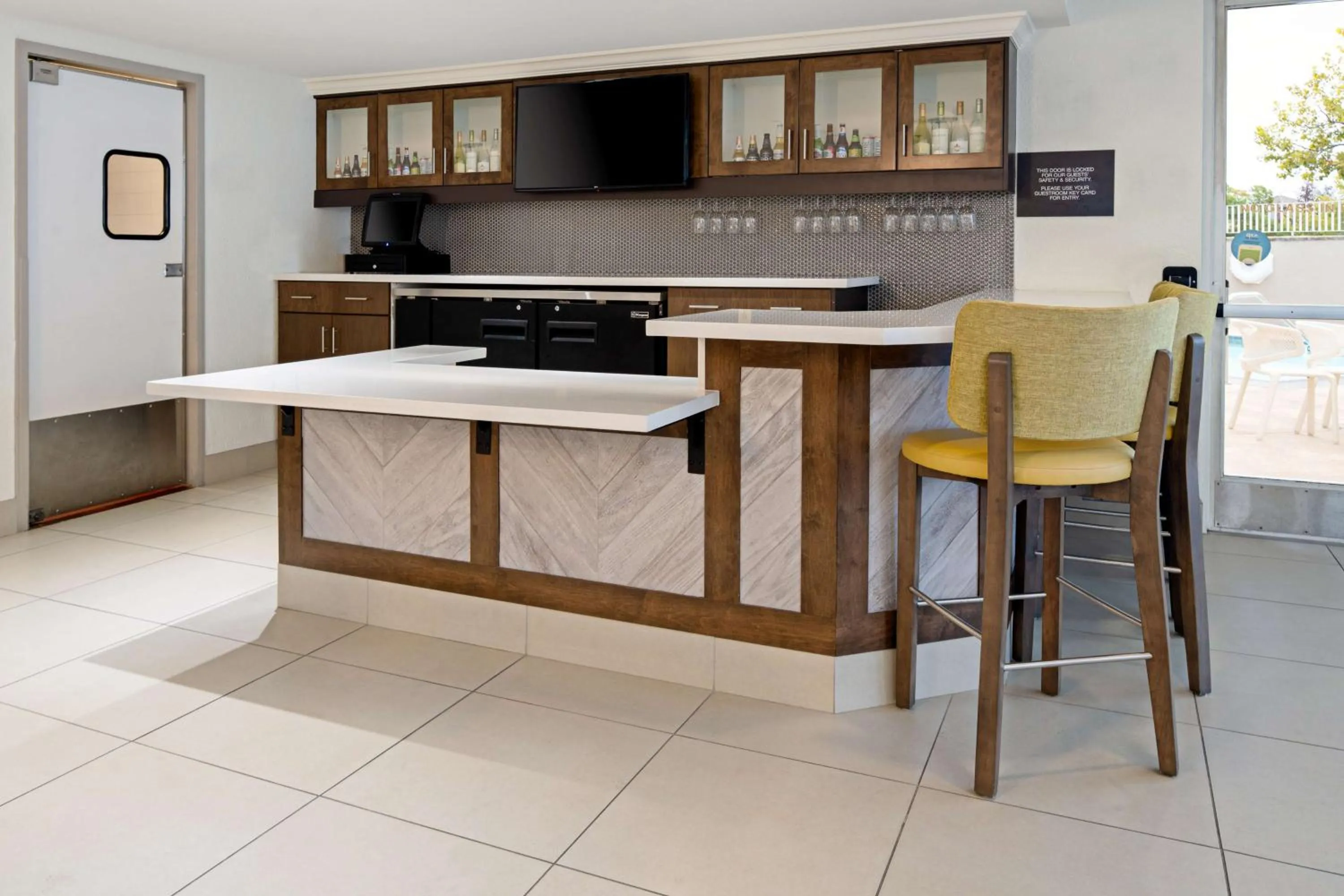 Lounge or bar in Hilton Garden Inn Roseville