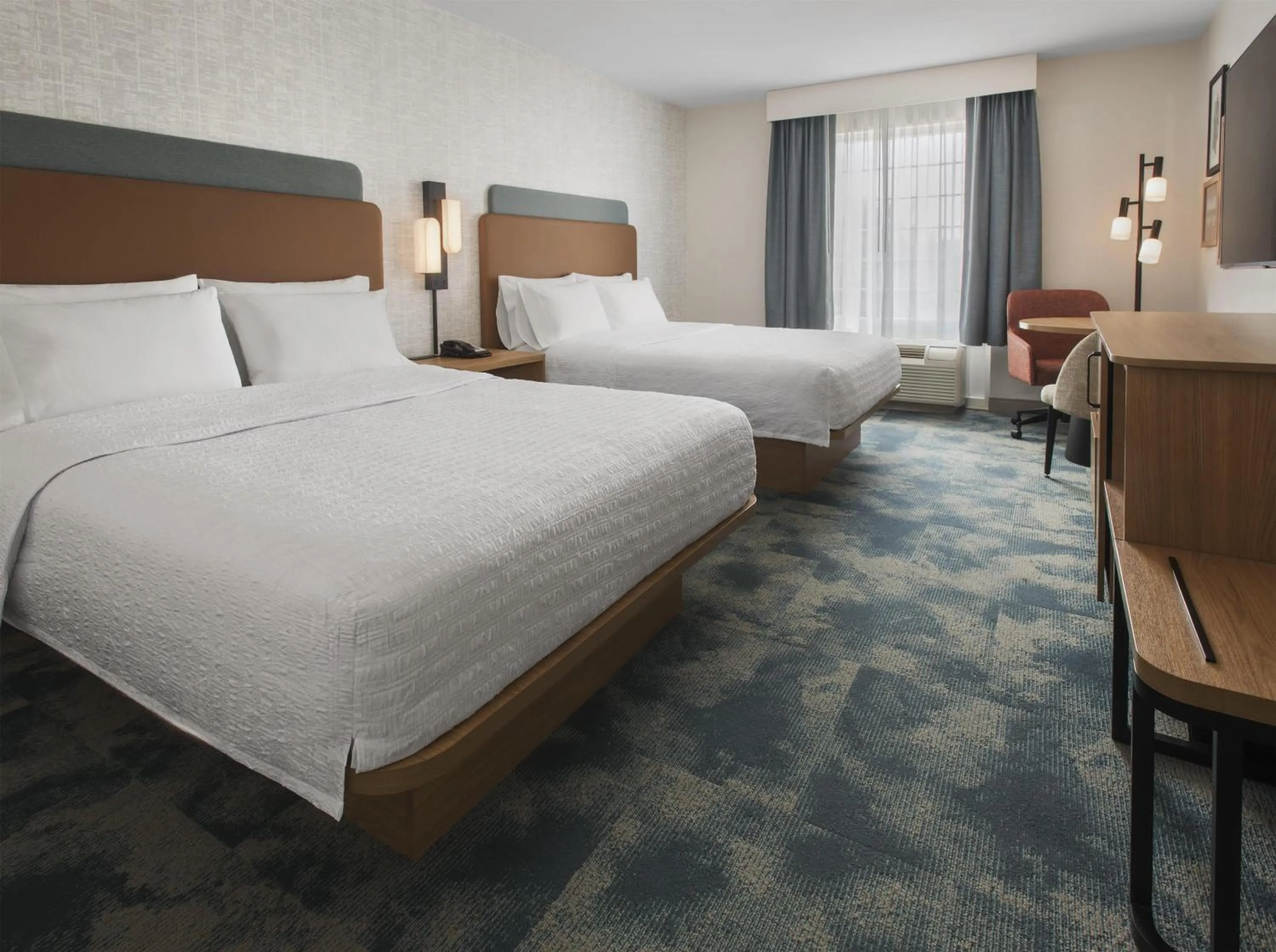 Bed in Hampton Inn & Suites Greenfield