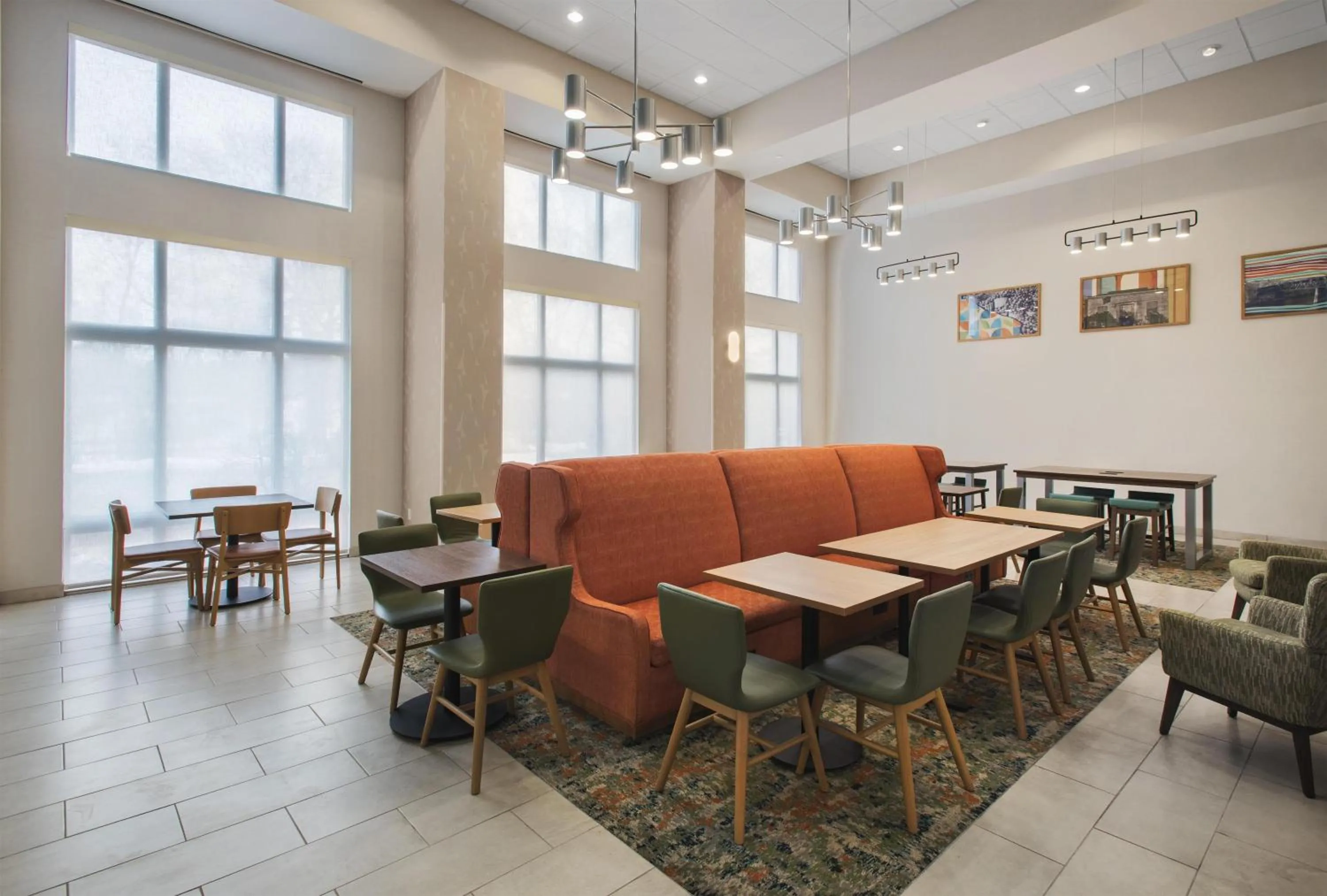 Dining area in Hampton Inn & Suites Greenfield