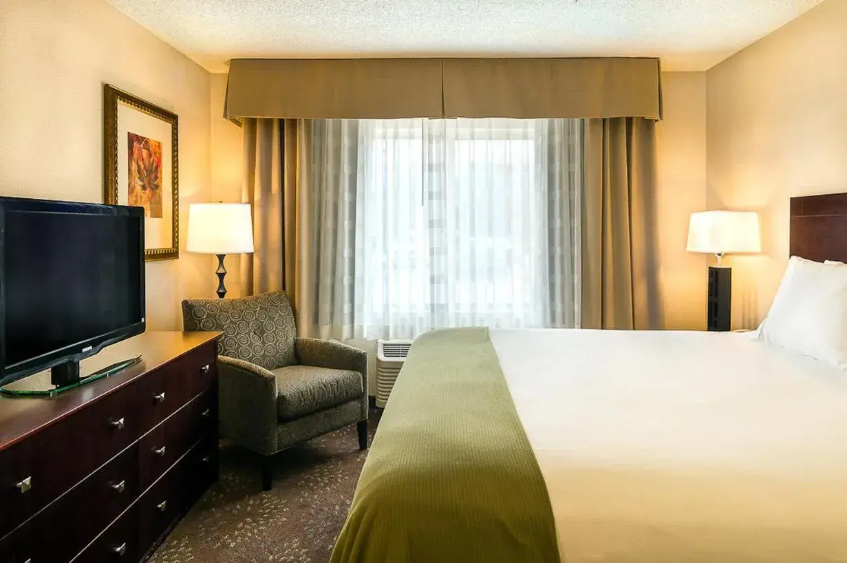 Photo of the whole room, Bed in Holiday Inn Express & Suites Sandy - South Salt Lake City by IHG Photo of the whole room, Bed in Holiday Inn Express & Suites Sandy - South Salt Lake City by IHG