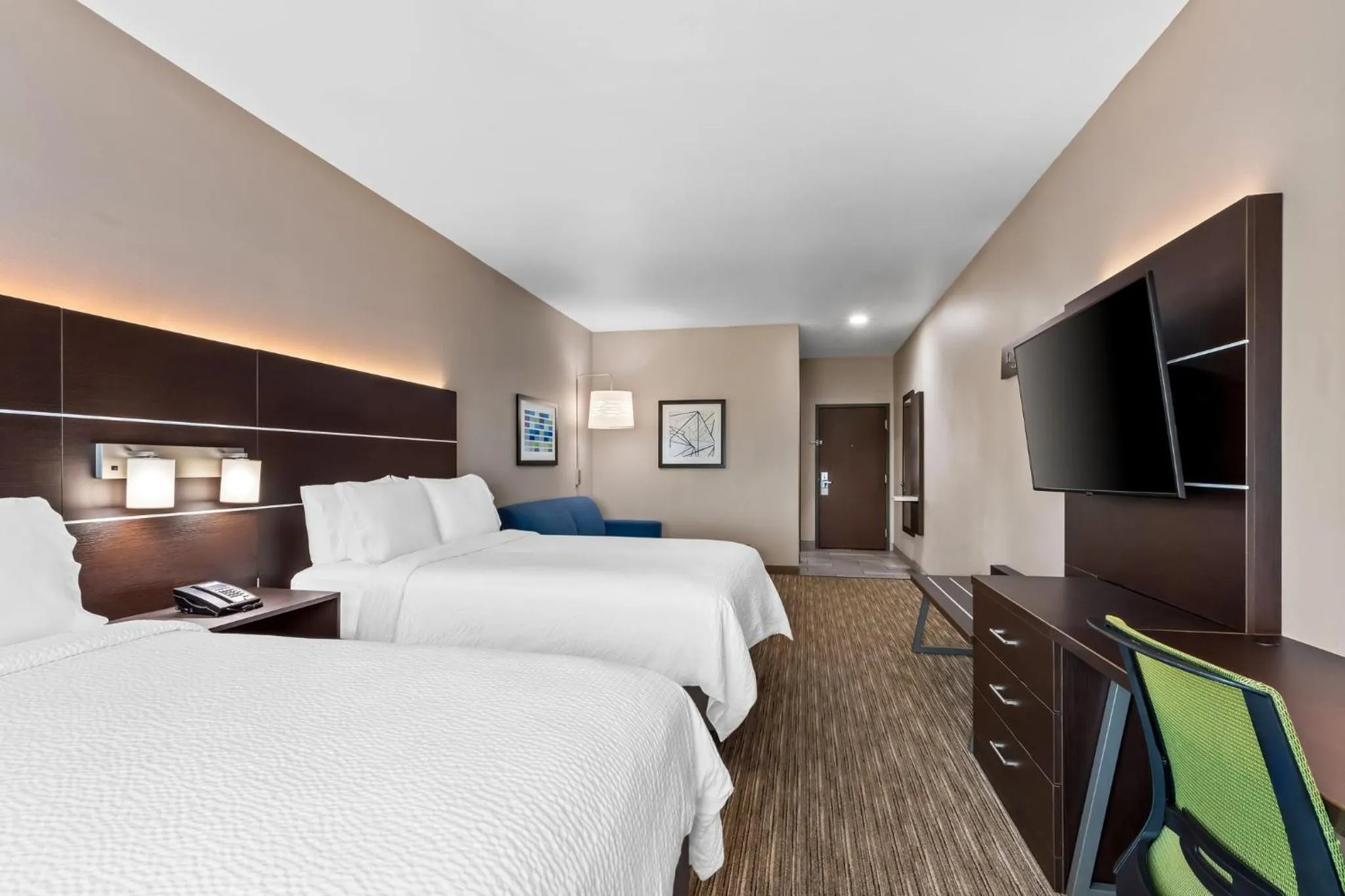 Photo of the whole room, Bed in Holiday Inn Express Hotel and Suites Ada by IHG