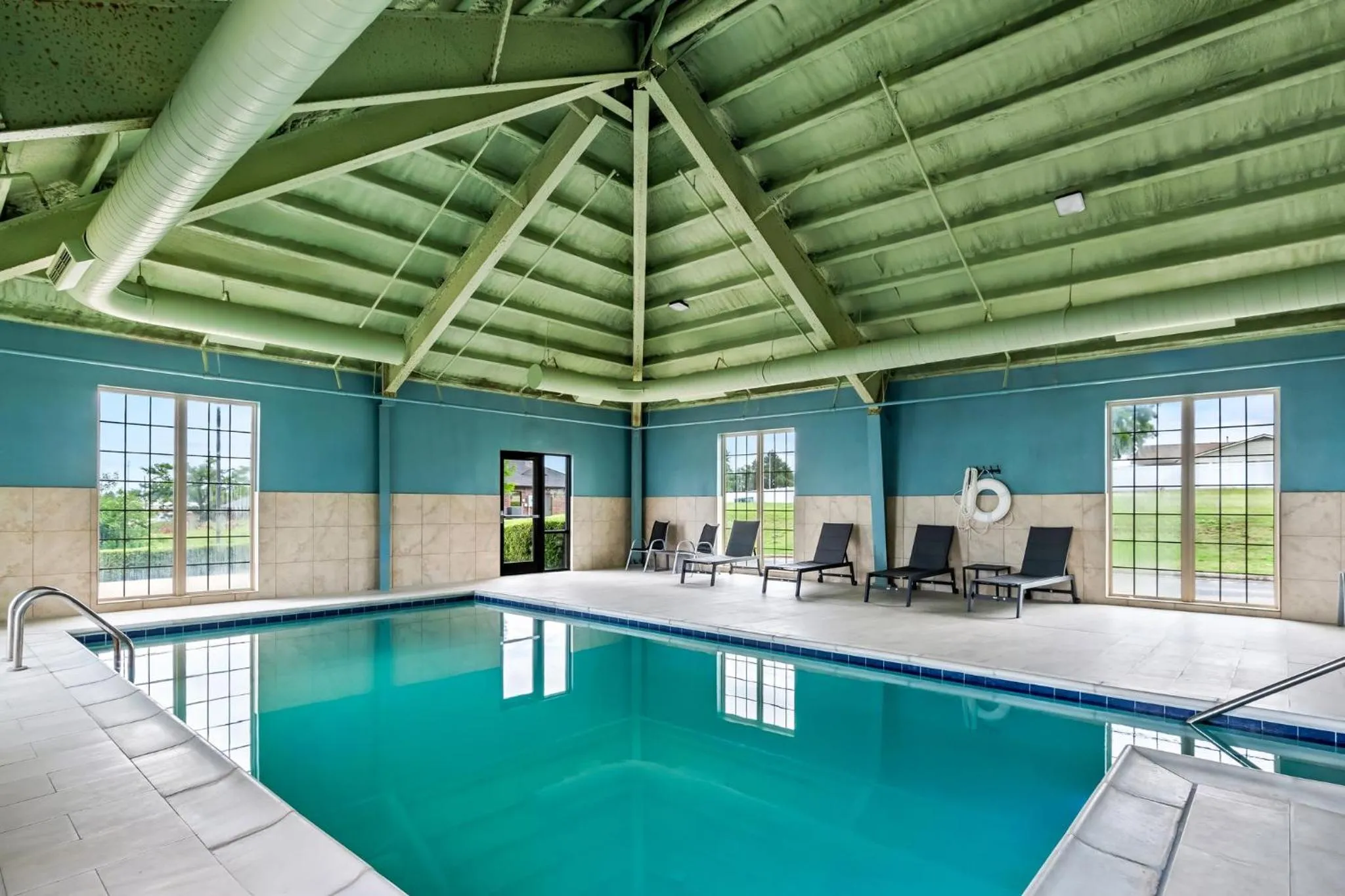 Swimming pool in Holiday Inn Express Hotel and Suites Ada by IHG