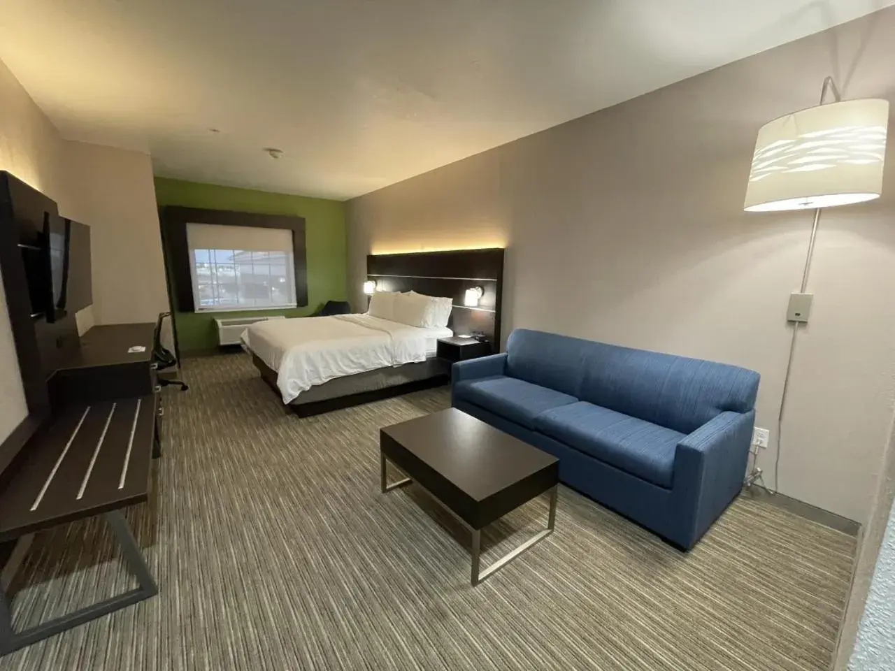 Bed in Holiday Inn Express Hotel and Suites Ada by IHG Bed in Holiday Inn Express Hotel and Suites Ada by IHG