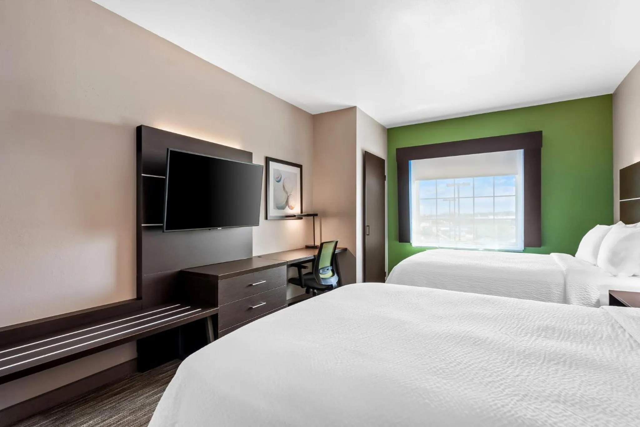 Photo of the whole room, Bed in Holiday Inn Express Hotel and Suites Ada by IHG