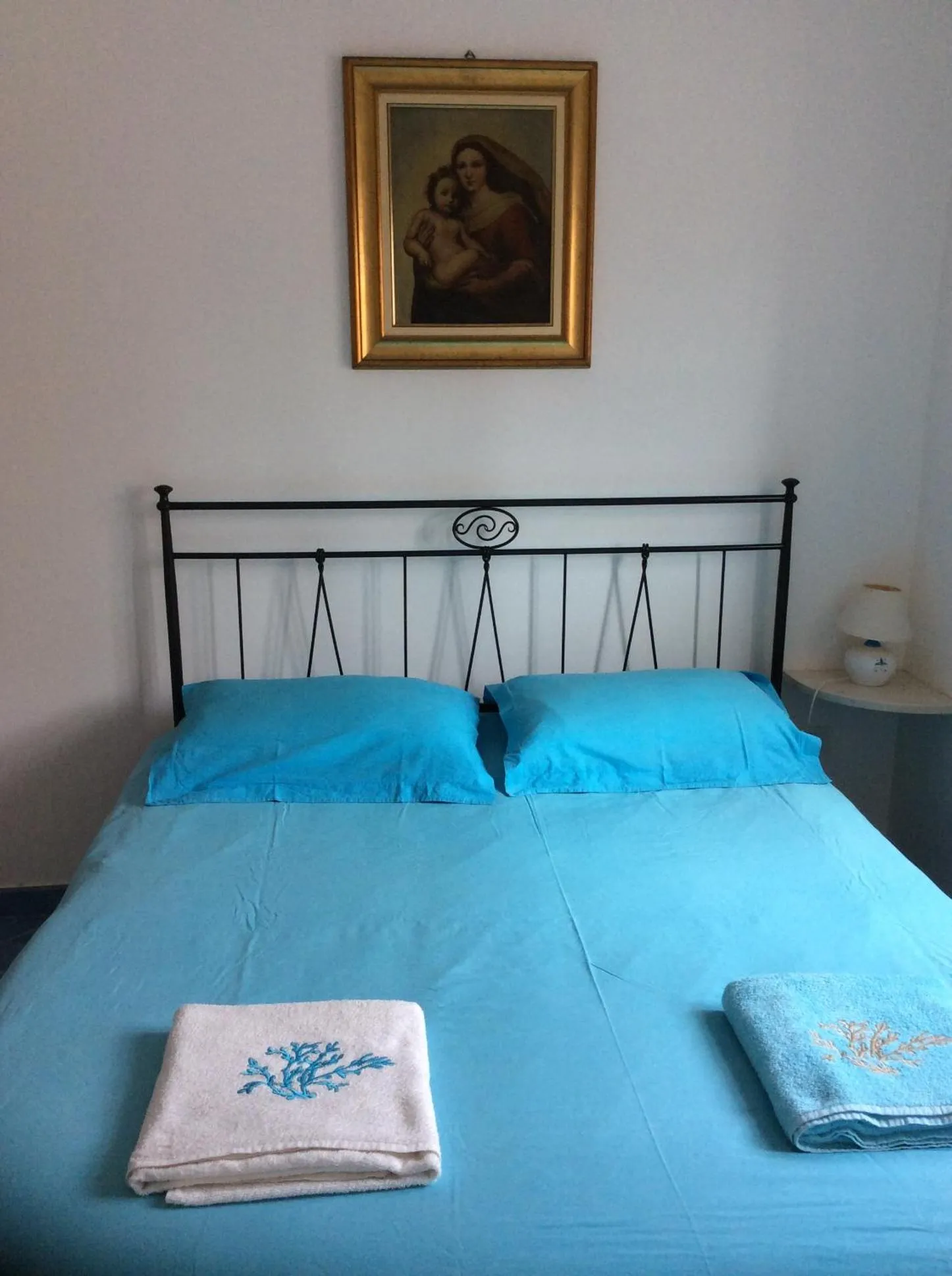 Bed in Tiffany Palau