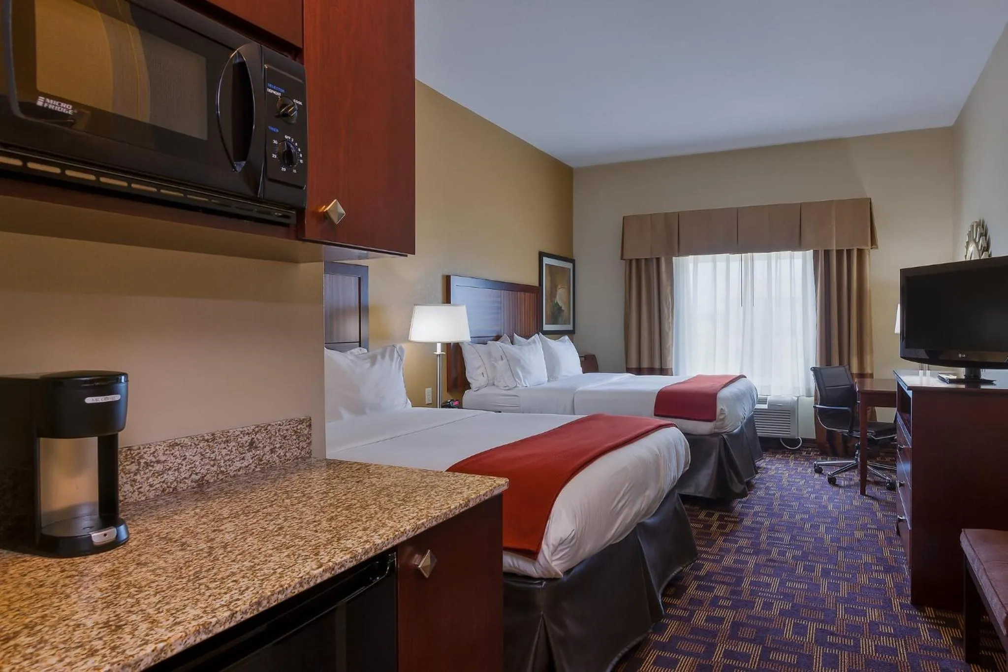 Photo of the whole room, Bed in Holiday Inn Express Hotel & Suites Salina by IHG