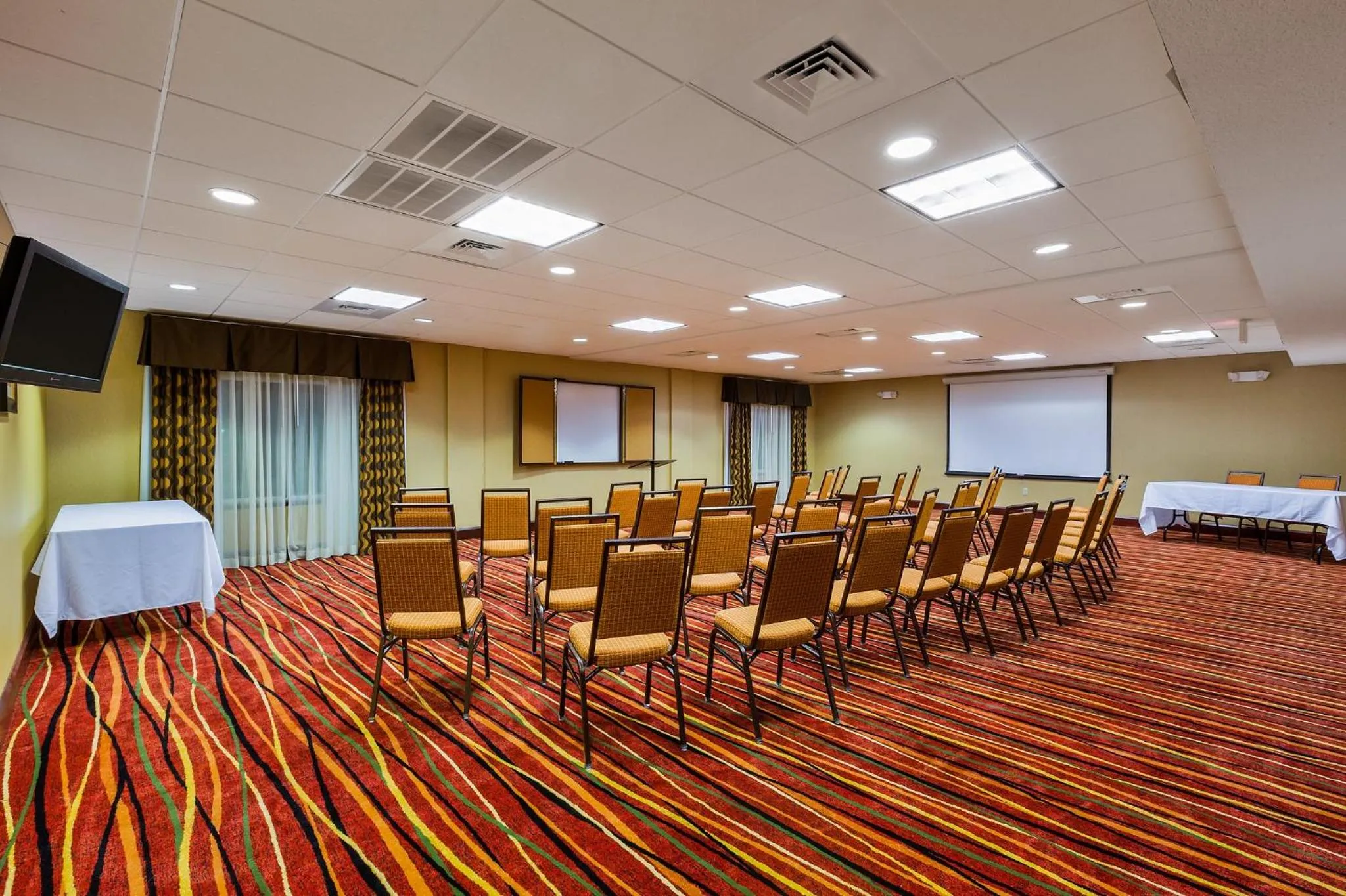 Meeting/conference room in Holiday Inn Express Hotel & Suites Salina by IHG