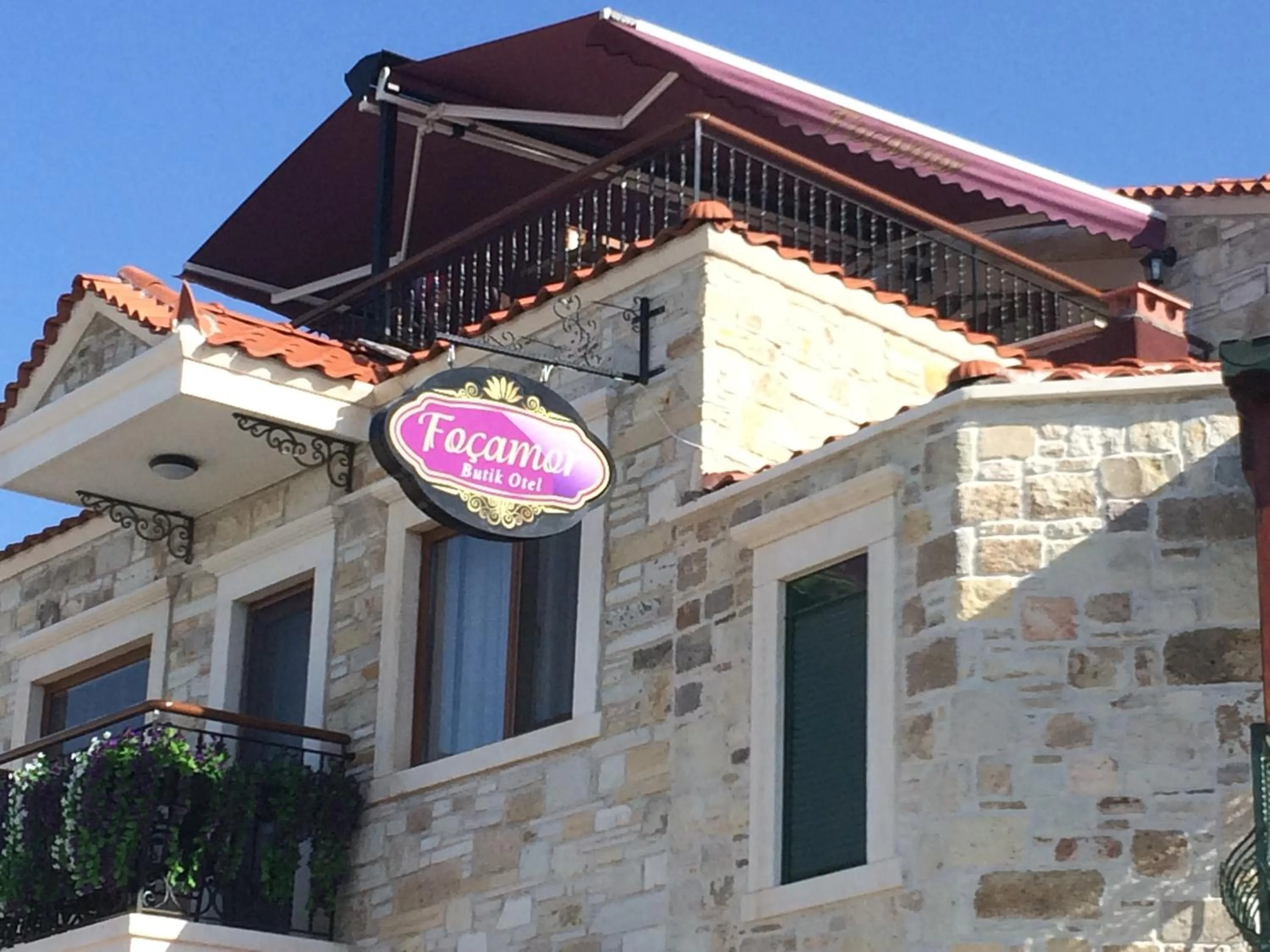 Facade/entrance in Focamor Otel