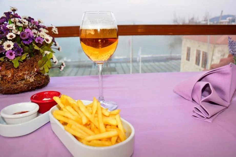 Food and drinks in Focamor Otel