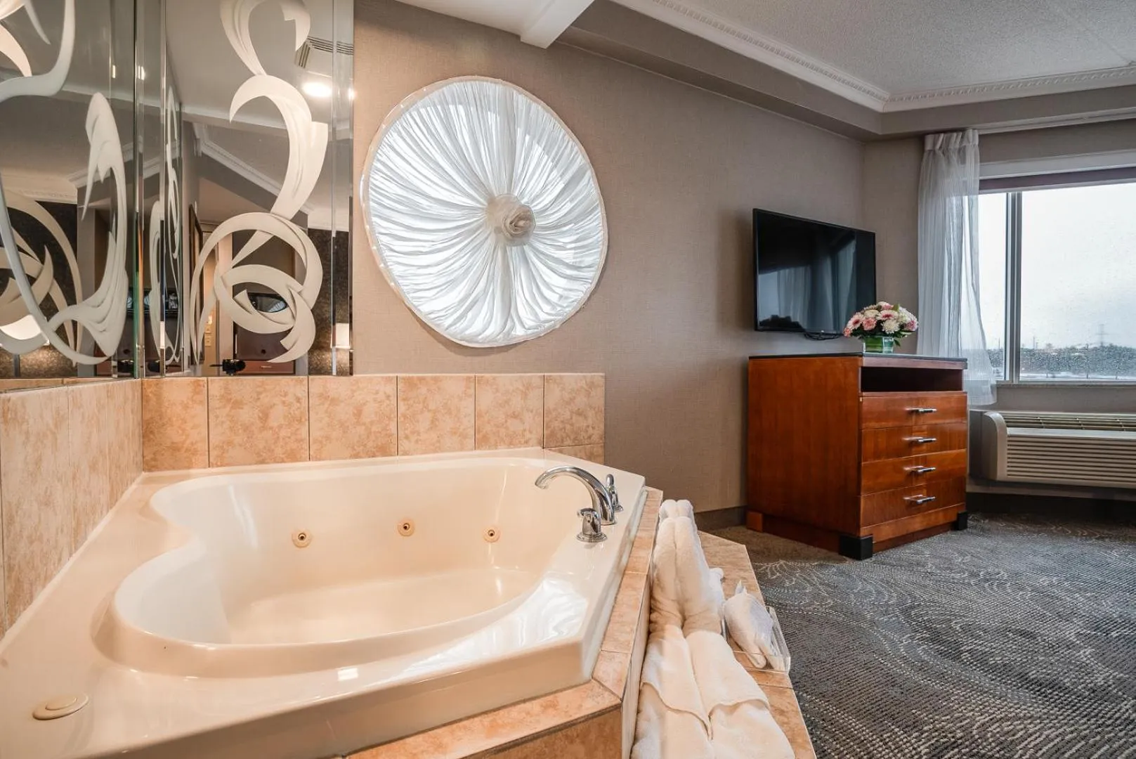 Bath in Monte Carlo Inn Barrie - Newly Renovated