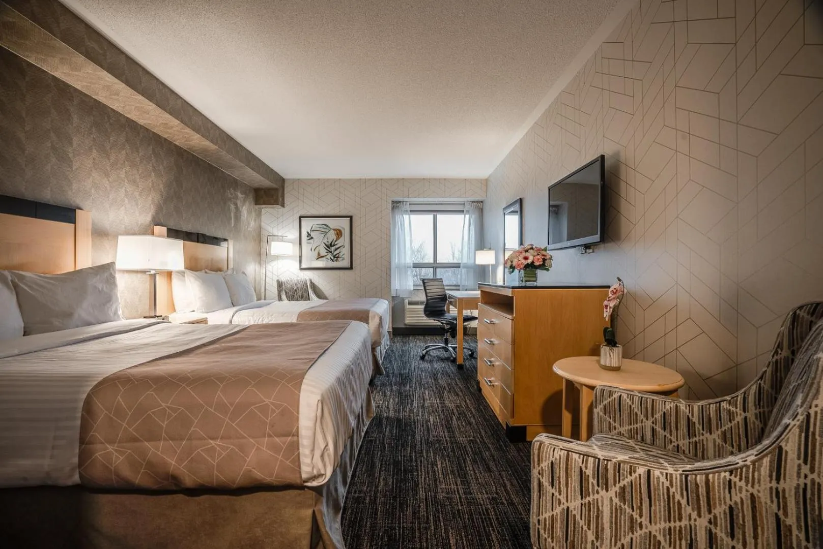 Photo of the whole room, Bed in Monte Carlo Inn Barrie - Newly Renovated