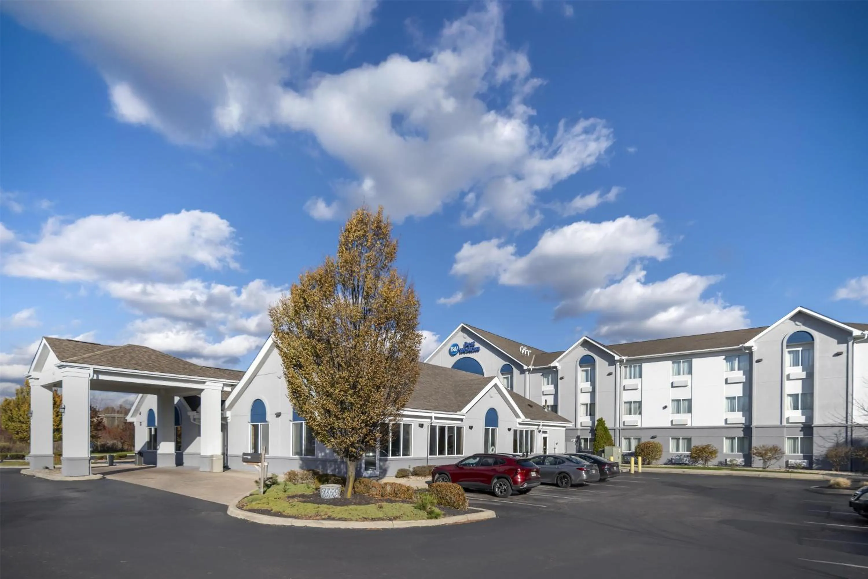 Property building in Best Western Port Columbus