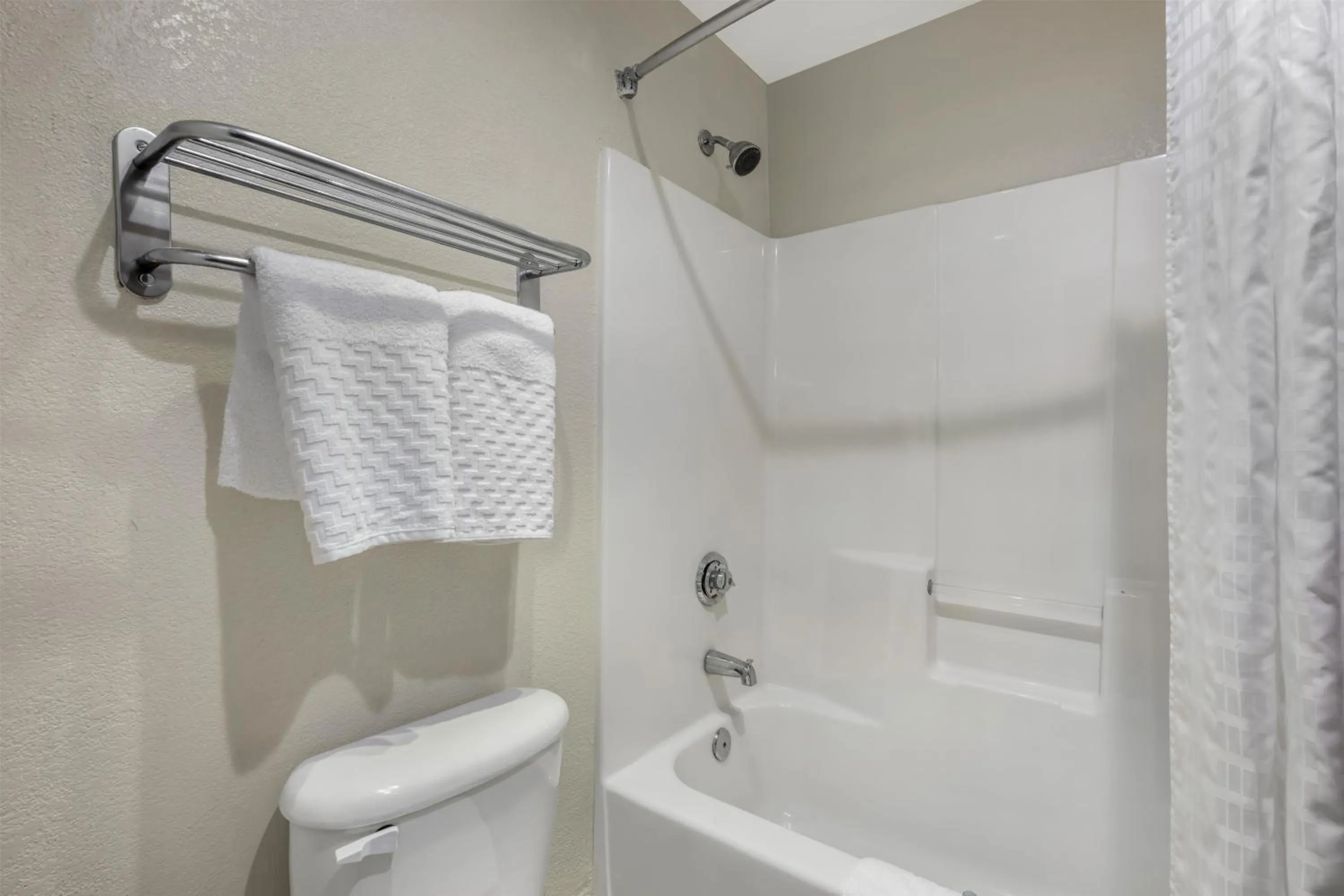 Bathroom in Best Western Port Columbus