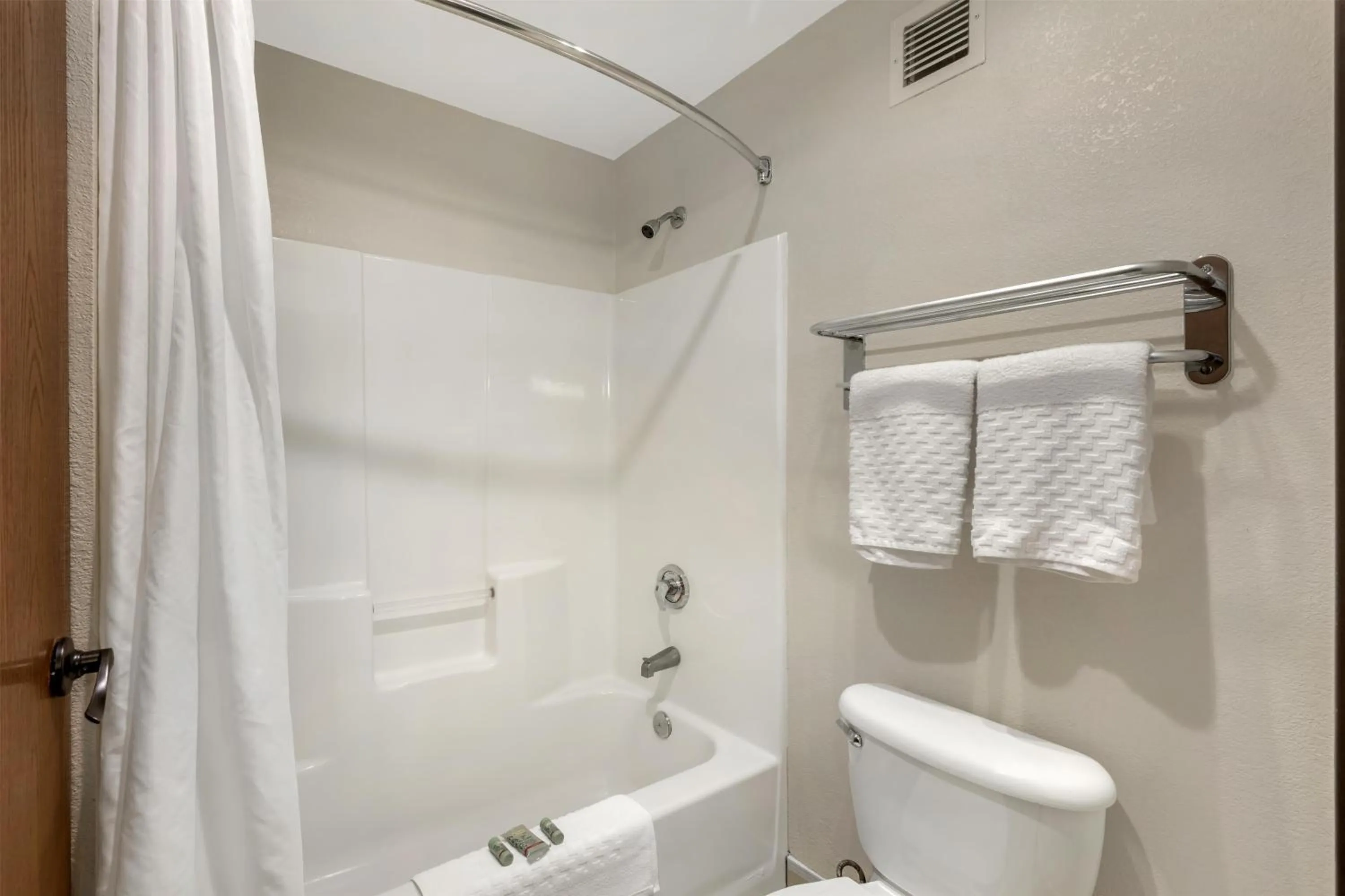 Bathroom in Best Western Port Columbus