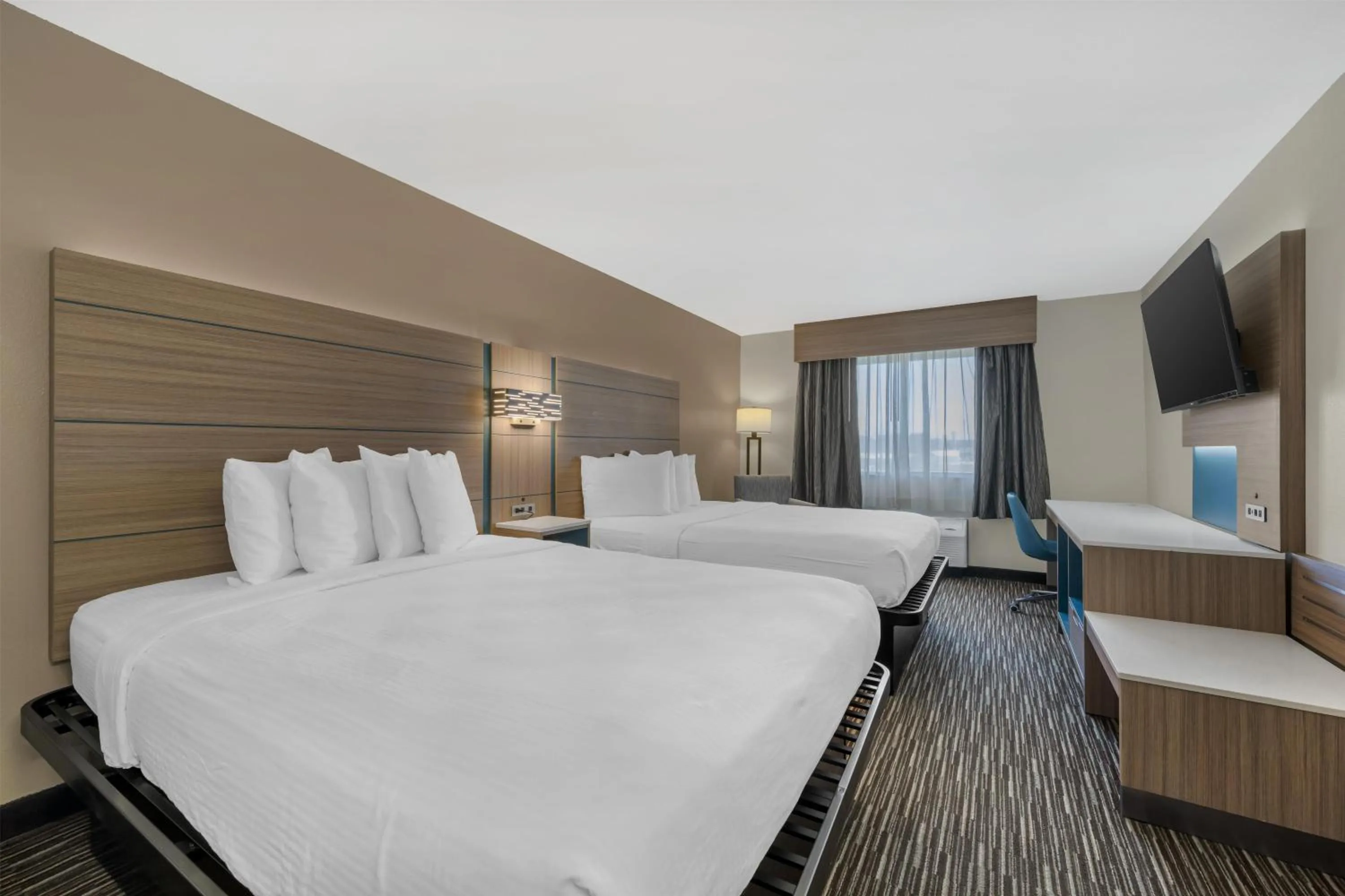 Bedroom, Bed in Best Western Port Columbus