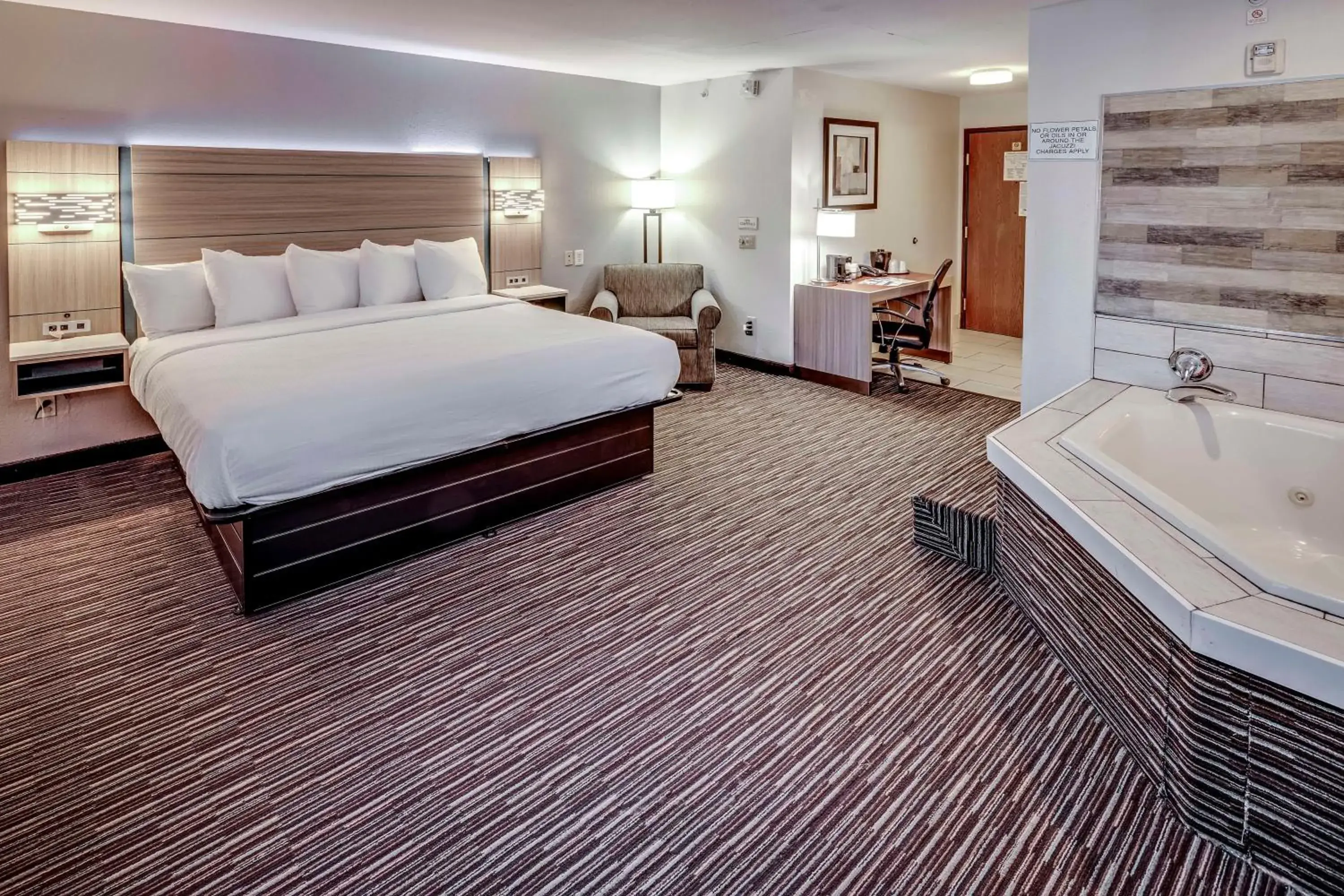 Bedroom, Bed in Best Western Port Columbus Bedroom, Bed in Best Western Port Columbus