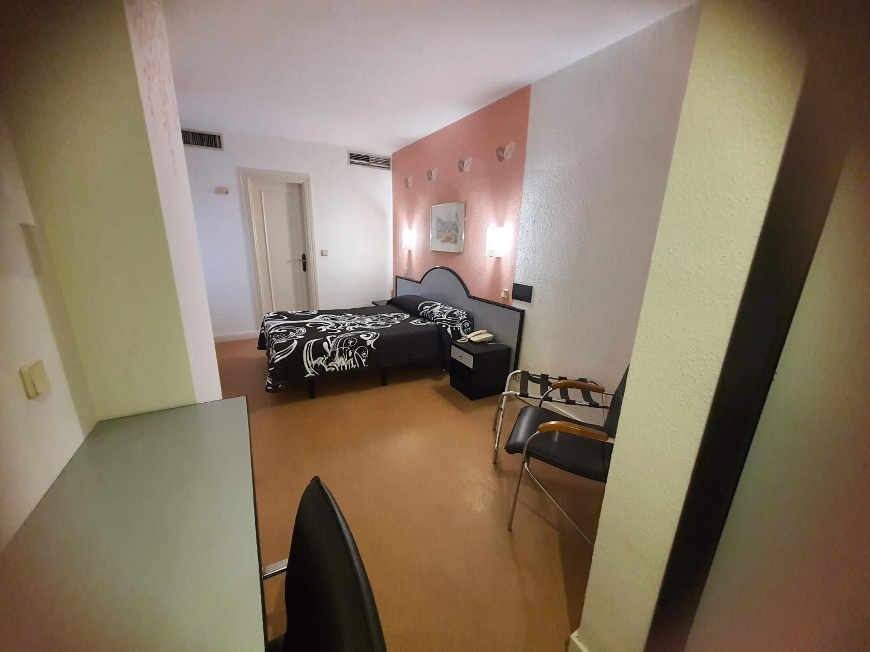 Bedroom, Bed in Hotel Arha Santander