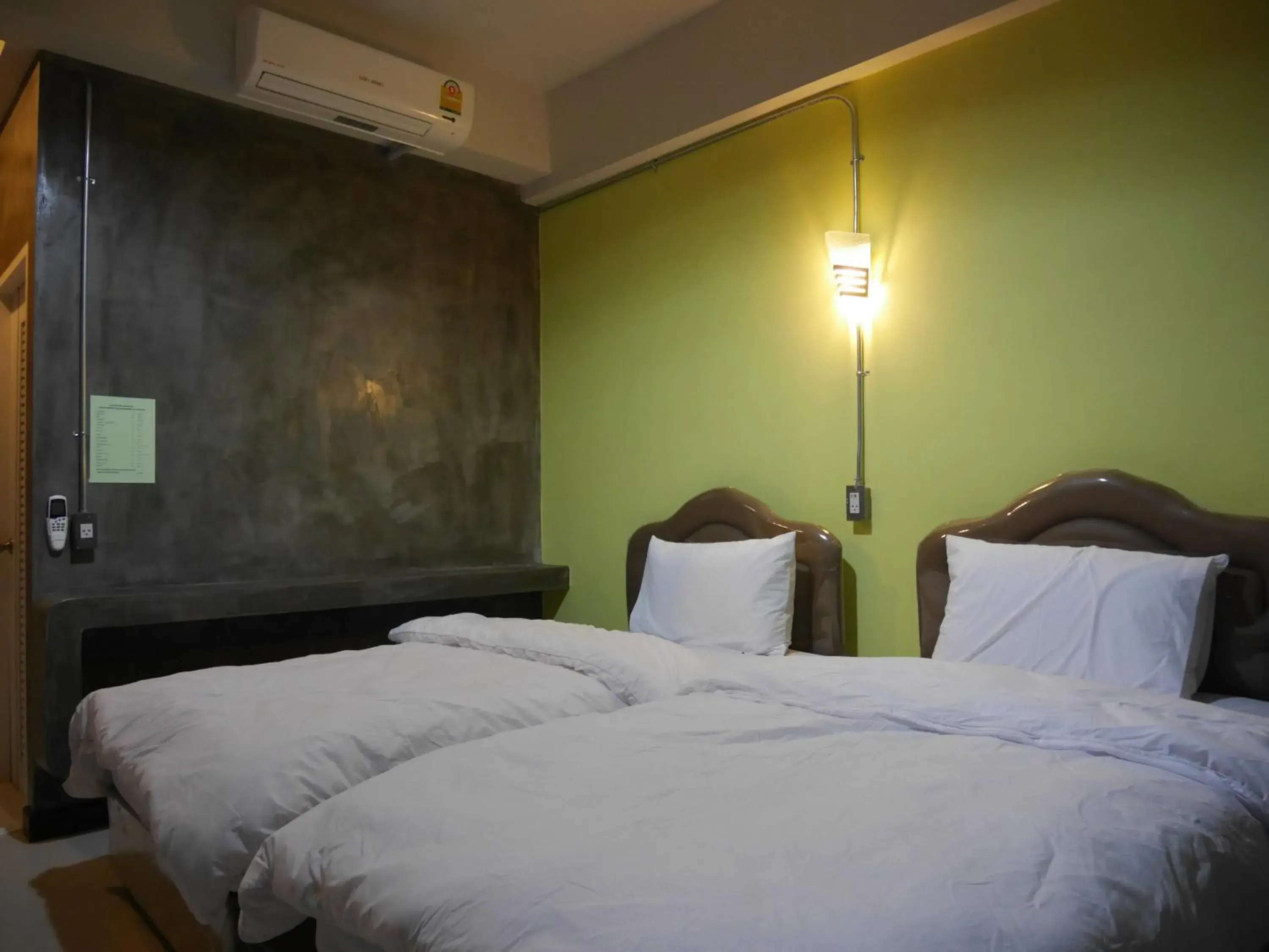 Bed in Green Garden Place Bed in Green Garden Place